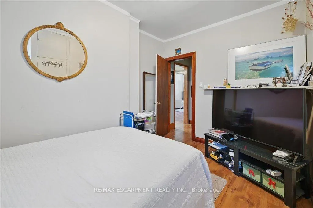 Photo 14 of 500 Queensdale Avenue E, Hamilton, Eastmount — HOMEH