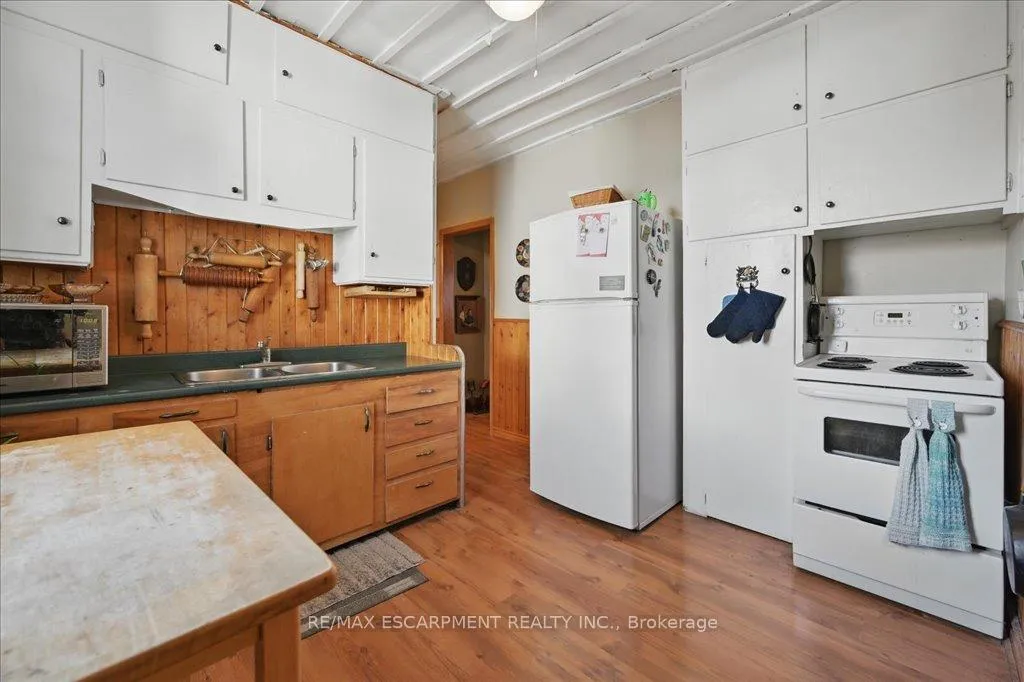 Photo 17 of 500 Queensdale Avenue E, Hamilton, Eastmount — HOMEH