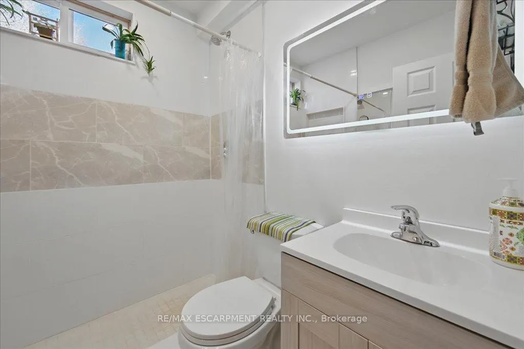 Photo 18 of 500 Queensdale Avenue E, Hamilton, Eastmount — HOMEH