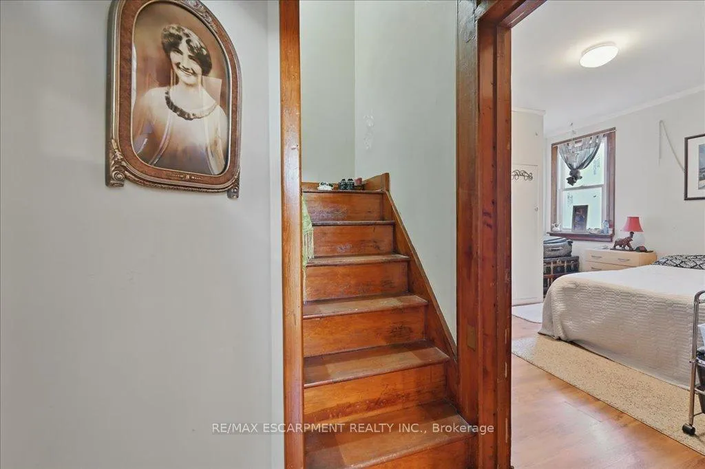 Photo 19 of 500 Queensdale Avenue E, Hamilton, Eastmount — HOMEH
