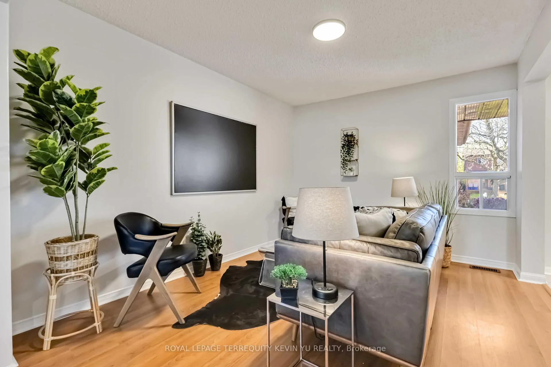 Photo 2 of 24 Blackburn Crescent, Ajax, Central — HOMEH