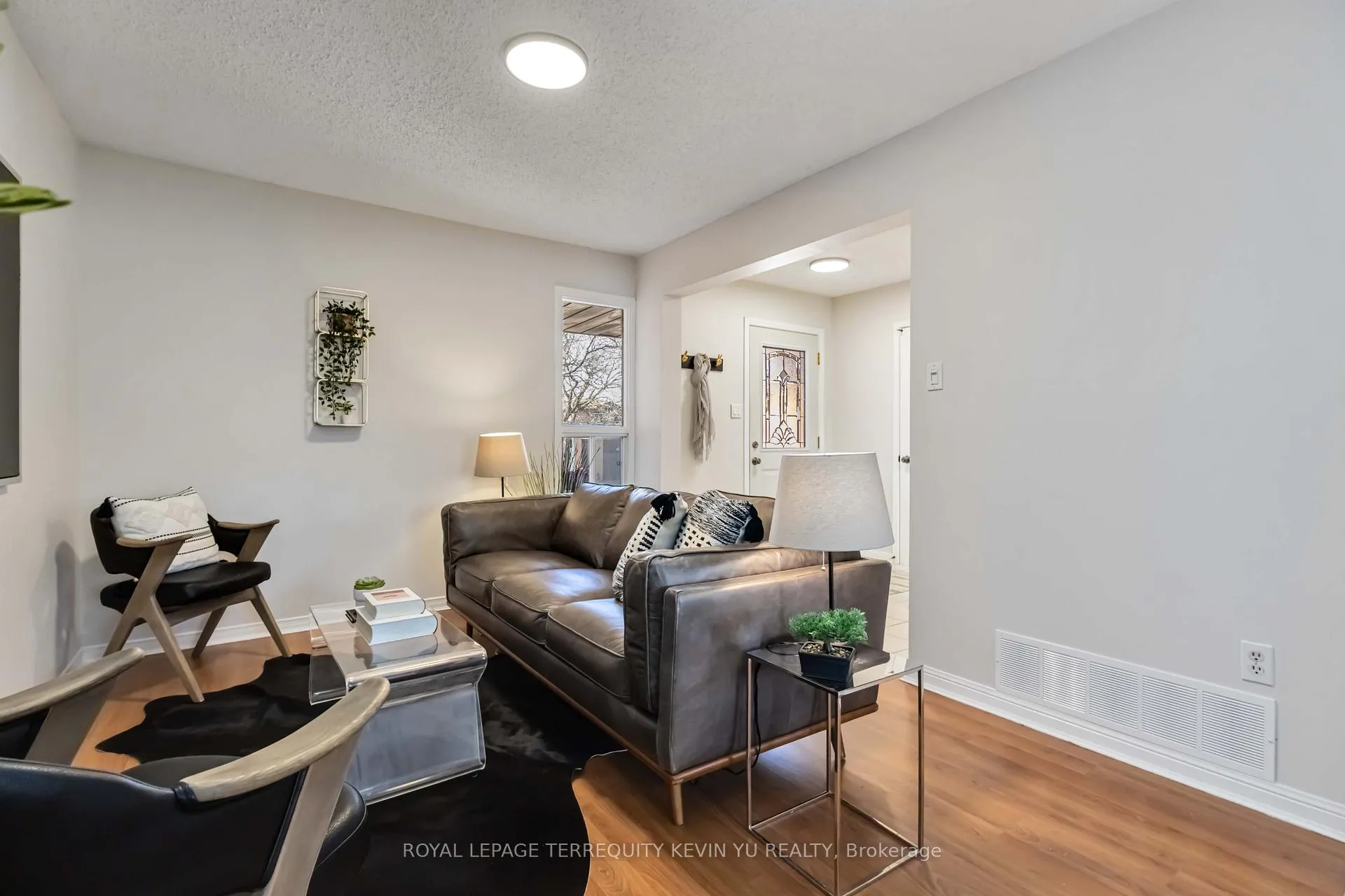 Photo 3 of 24 Blackburn Crescent, Ajax, Central — HOMEH