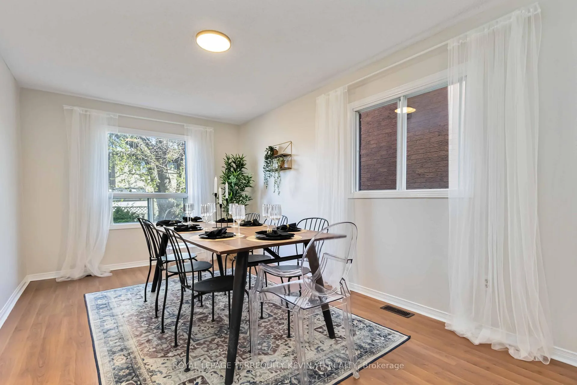 Photo 5 of 24 Blackburn Crescent, Ajax, Central — HOMEH