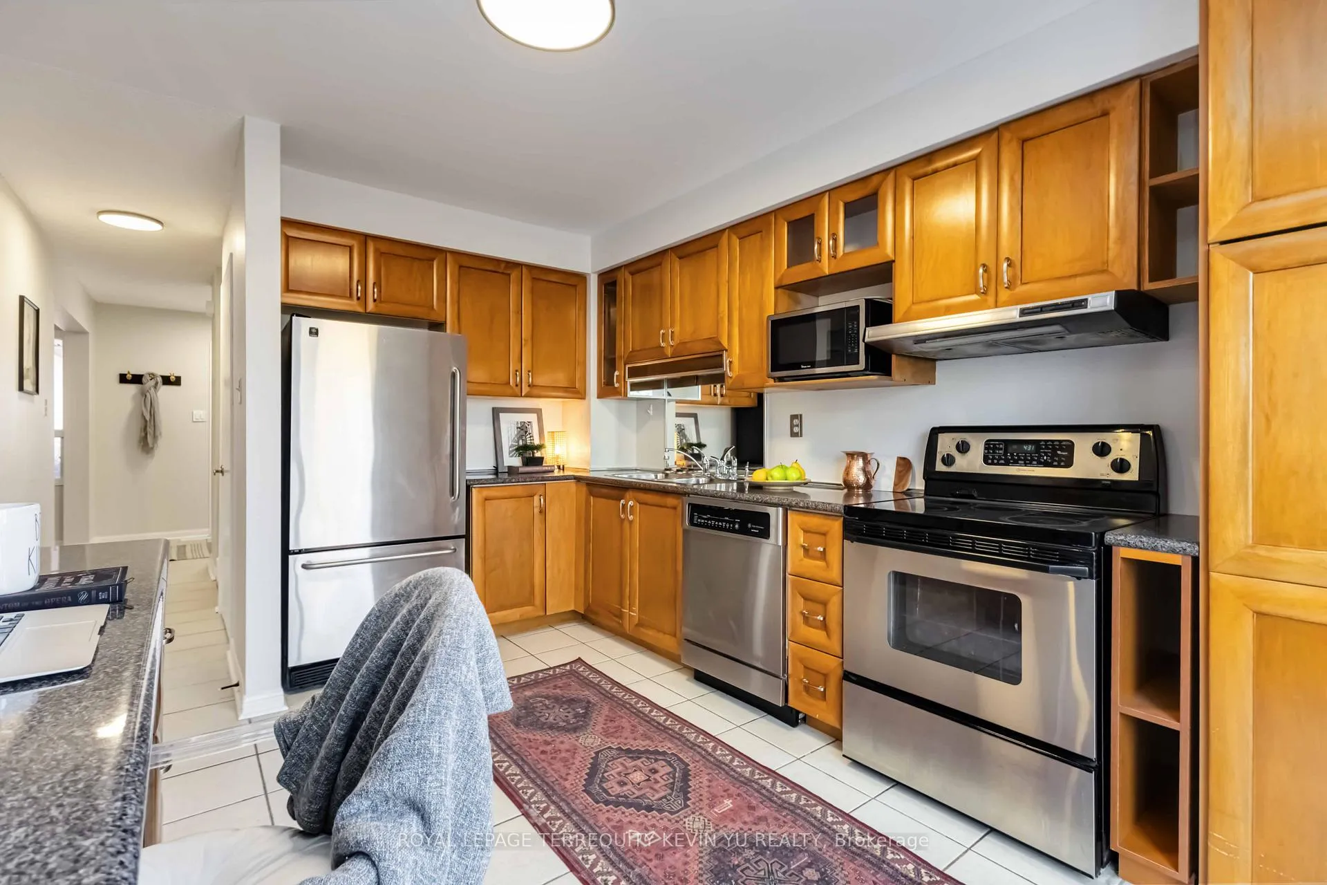 Photo 7 of 24 Blackburn Crescent, Ajax, Central — HOMEH