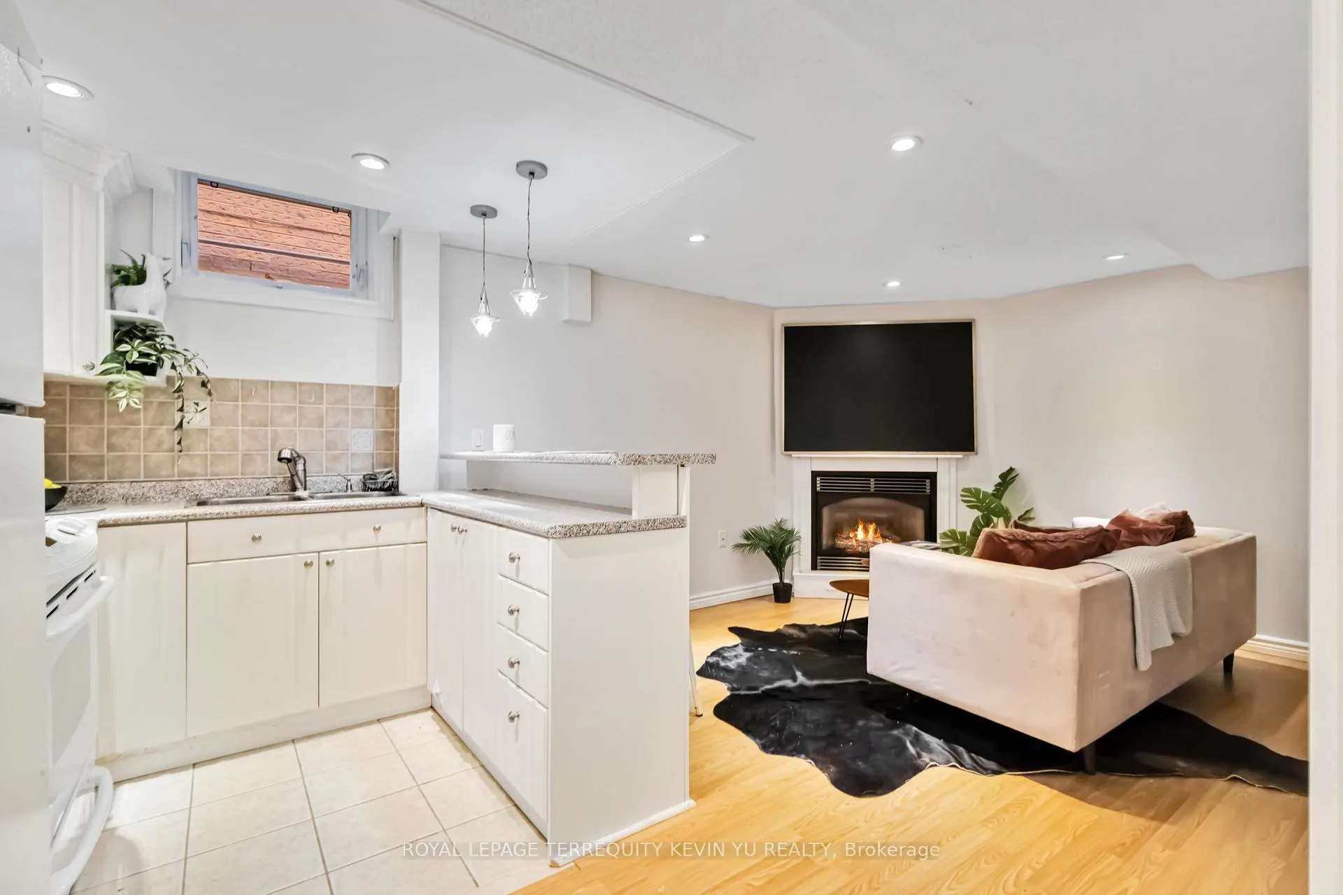 Photo 17 of 24 Blackburn Crescent, Ajax, Central — HOMEH