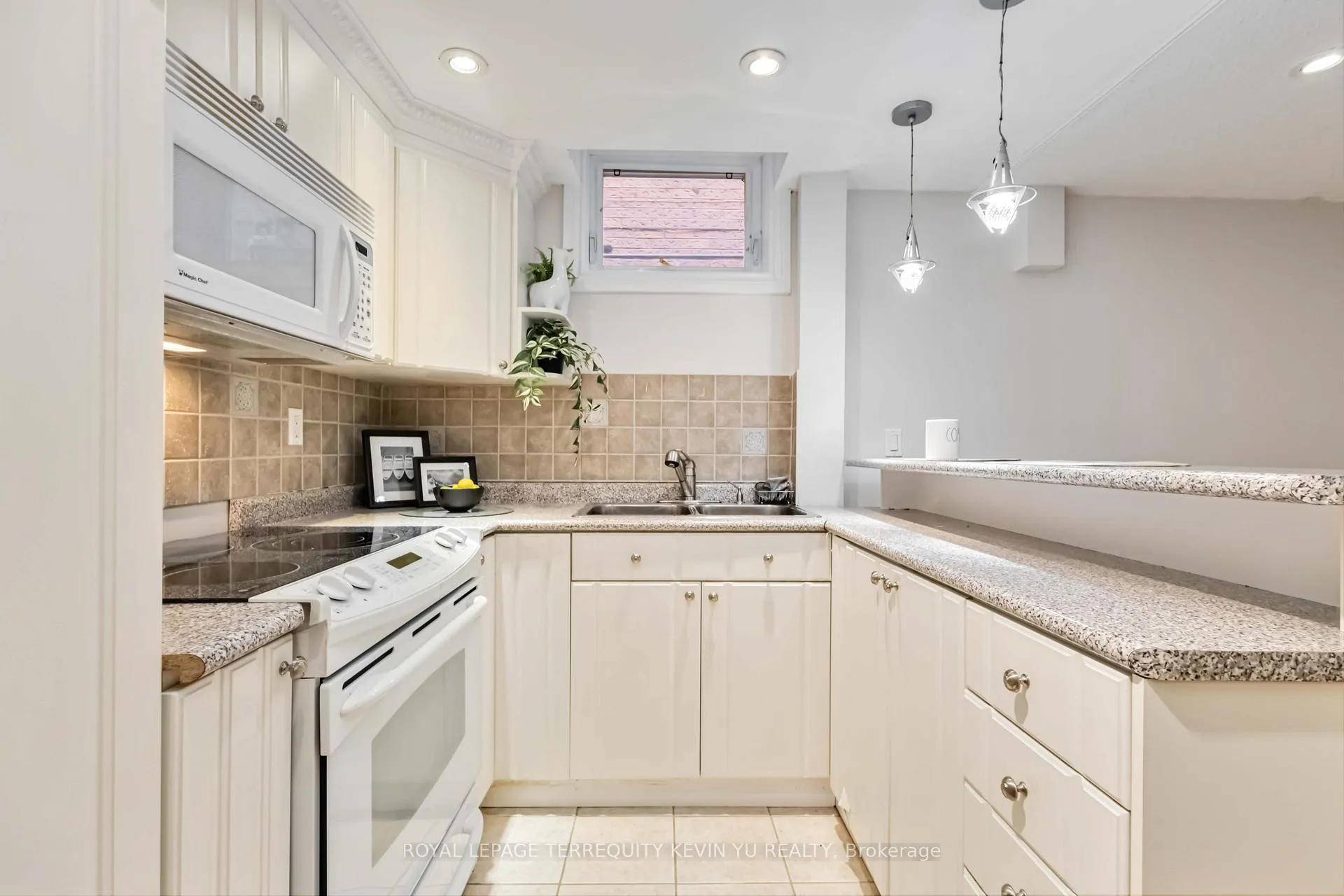 Photo 19 of 24 Blackburn Crescent, Ajax, Central — HOMEH