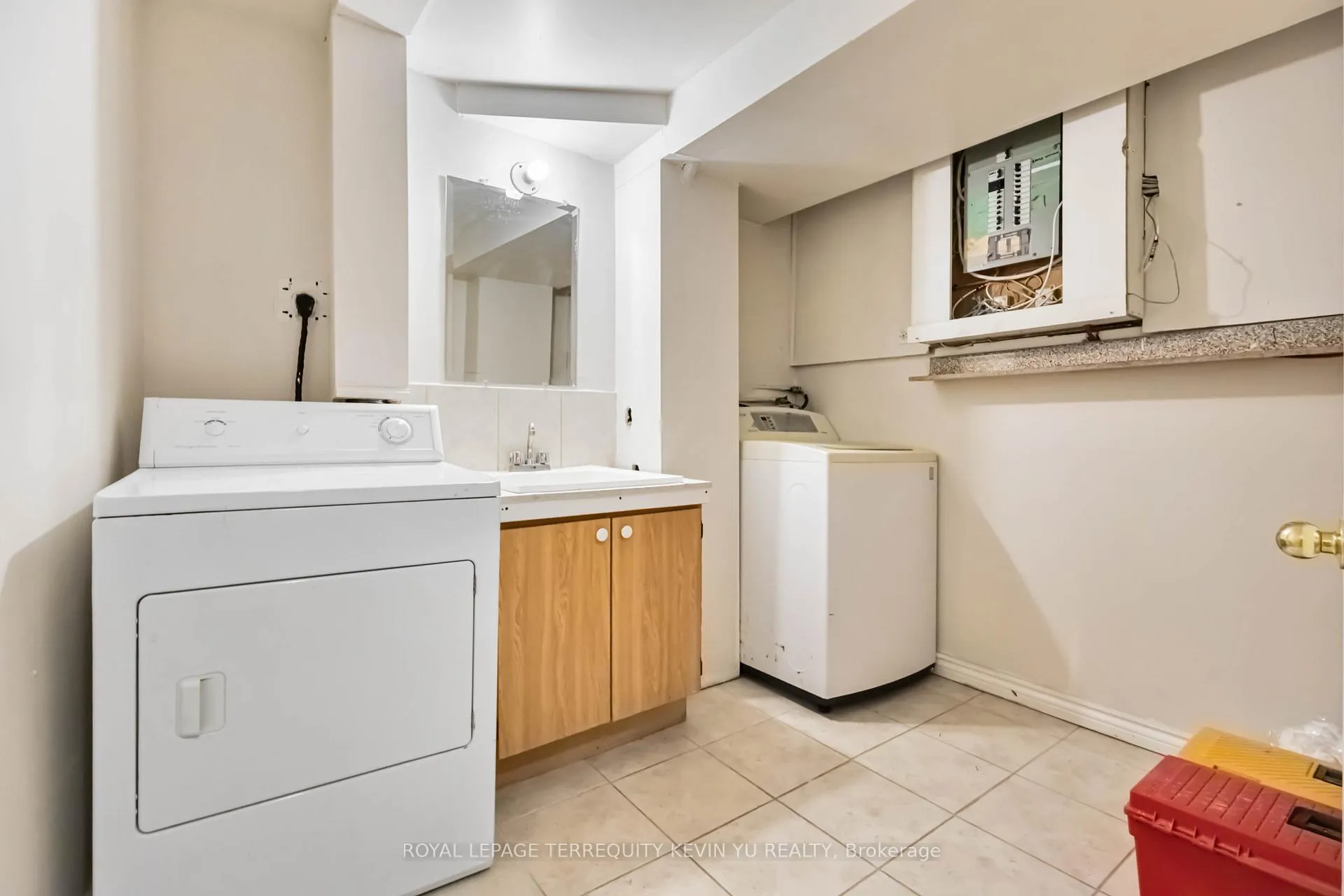 Photo 23 of 24 Blackburn Crescent, Ajax, Central — HOMEH