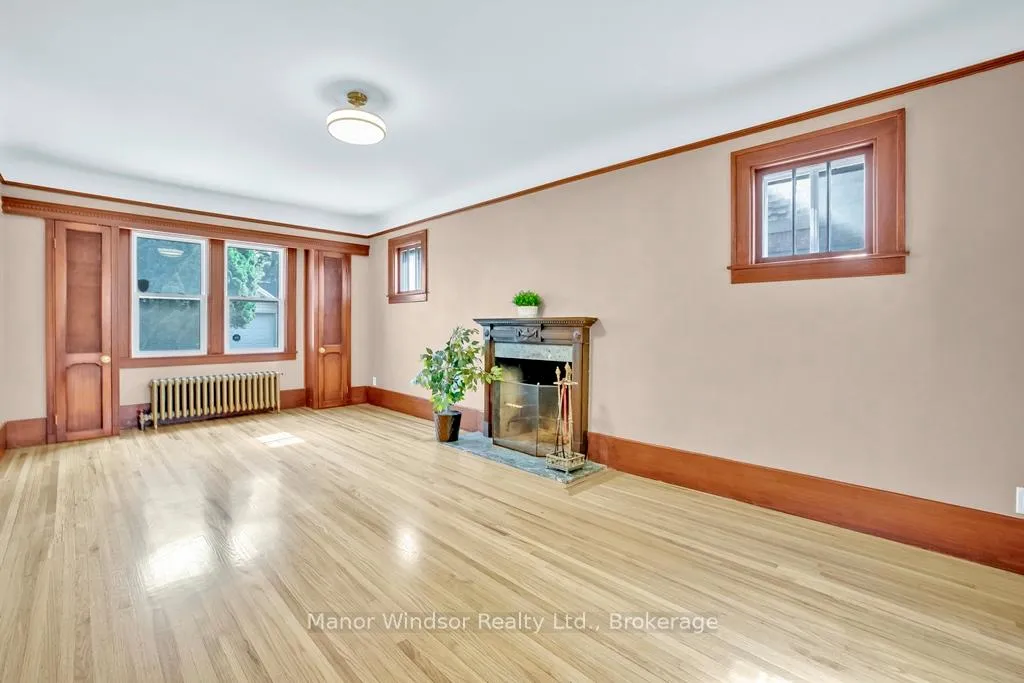 Photo 5 of 374 Detroit Street, Windsor — HOMEH