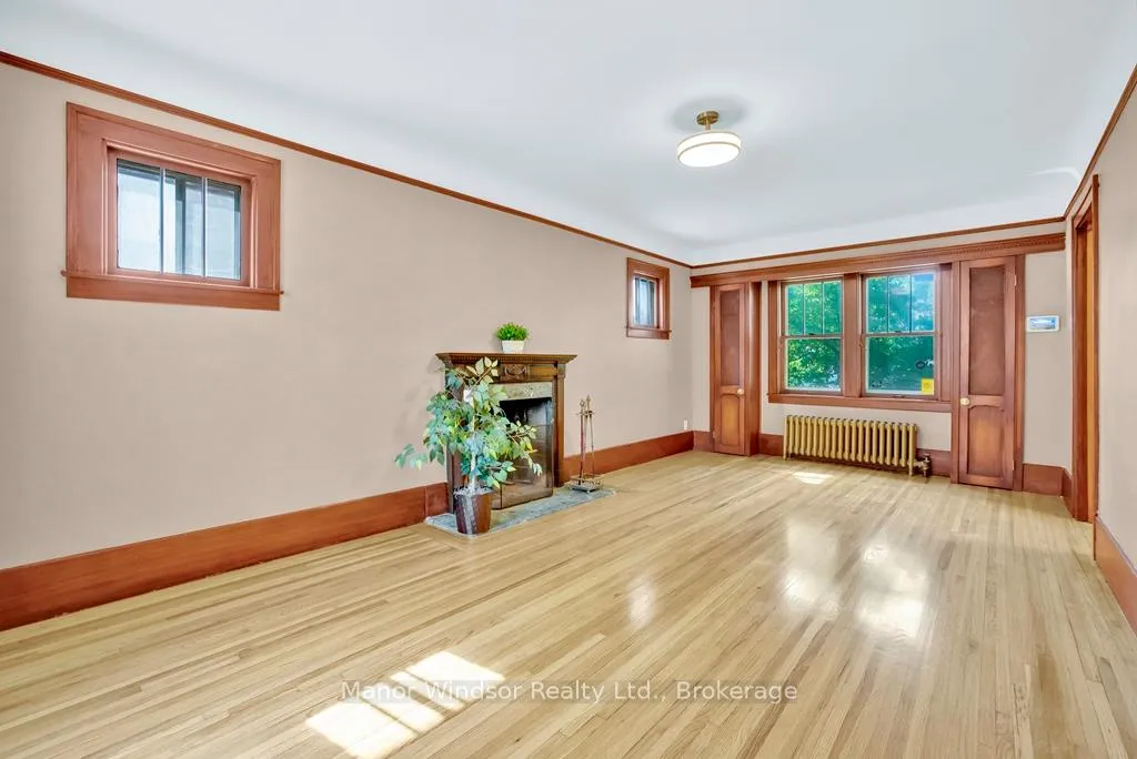Photo 6 of 374 Detroit Street, Windsor — HOMEH