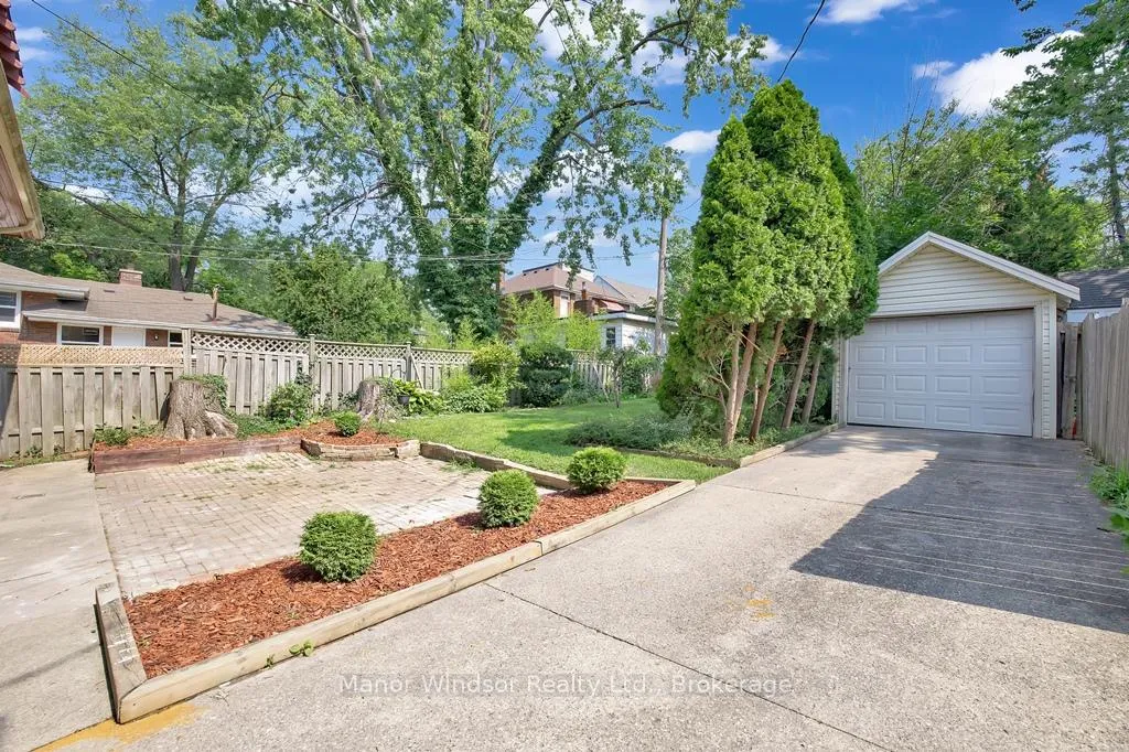 Photo 18 of 374 Detroit Street, Windsor — HOMEH