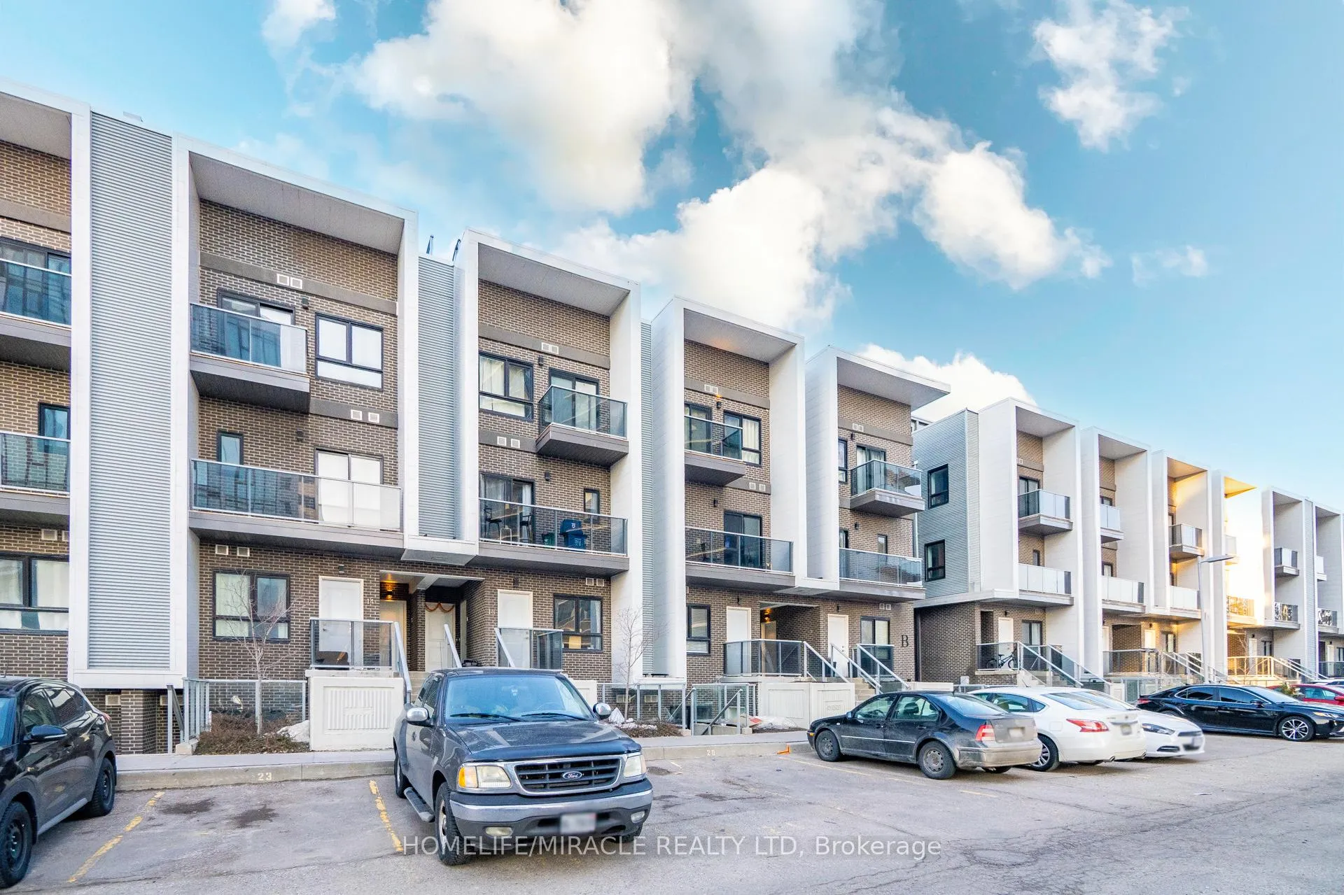 Front of Unit 5B, 1430 Highland Road W