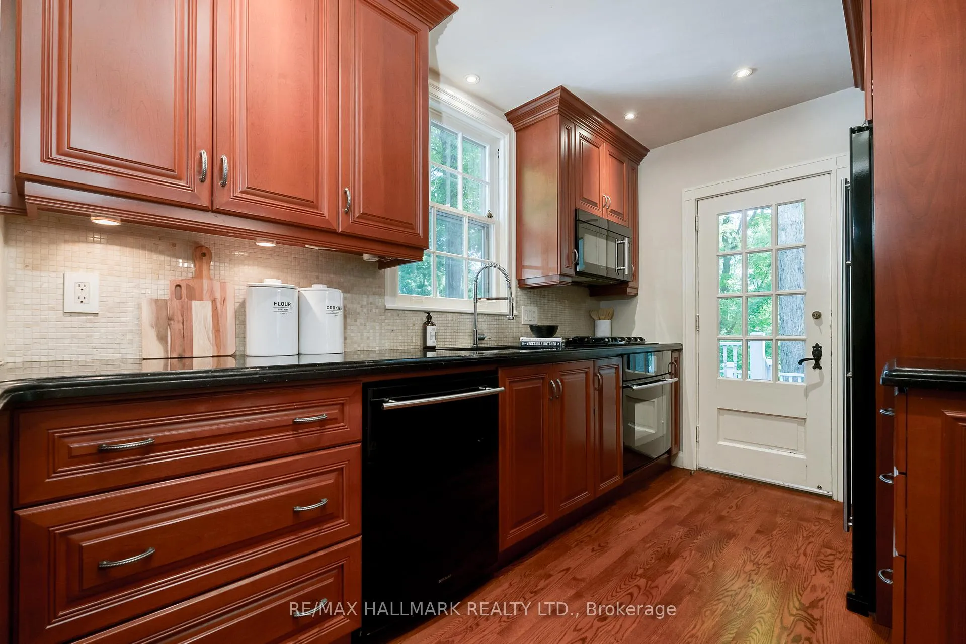 Photo 14 of 738 O'Connor Drive, Toronto, East York — HOMEH