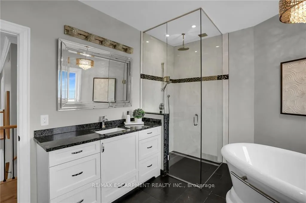 Photo 16 of 45 Lakegate Drive, Hamilton, Lakeshore — HOMEH