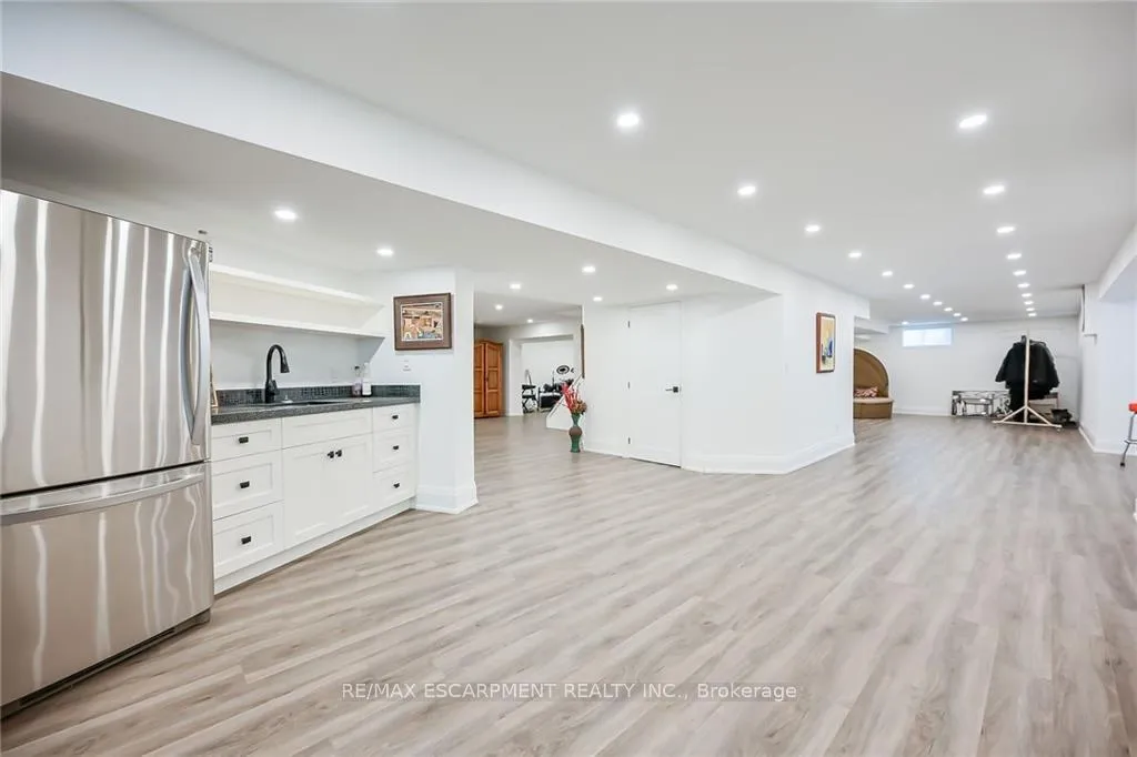 Photo 22 of 45 Lakegate Drive, Hamilton, Lakeshore — HOMEH