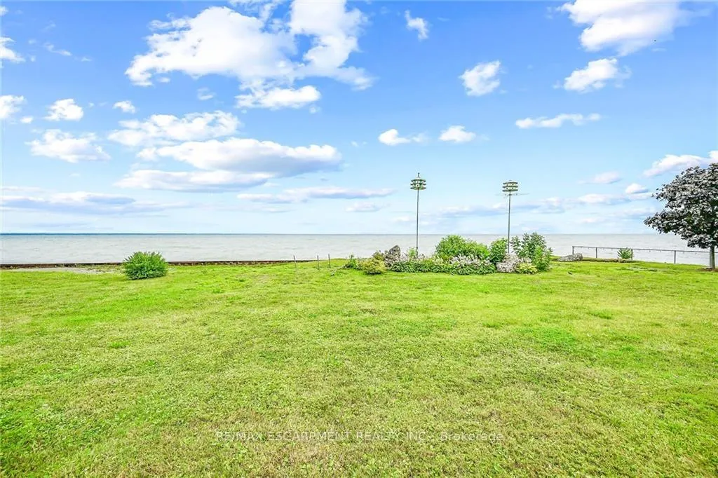 Photo 26 of 45 Lakegate Drive, Hamilton, Lakeshore — HOMEH