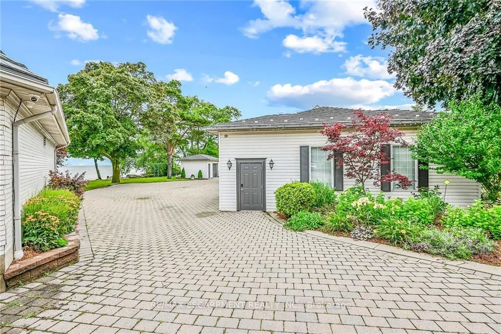 Photo 30 of 45 Lakegate Drive, Hamilton, Lakeshore — HOMEH