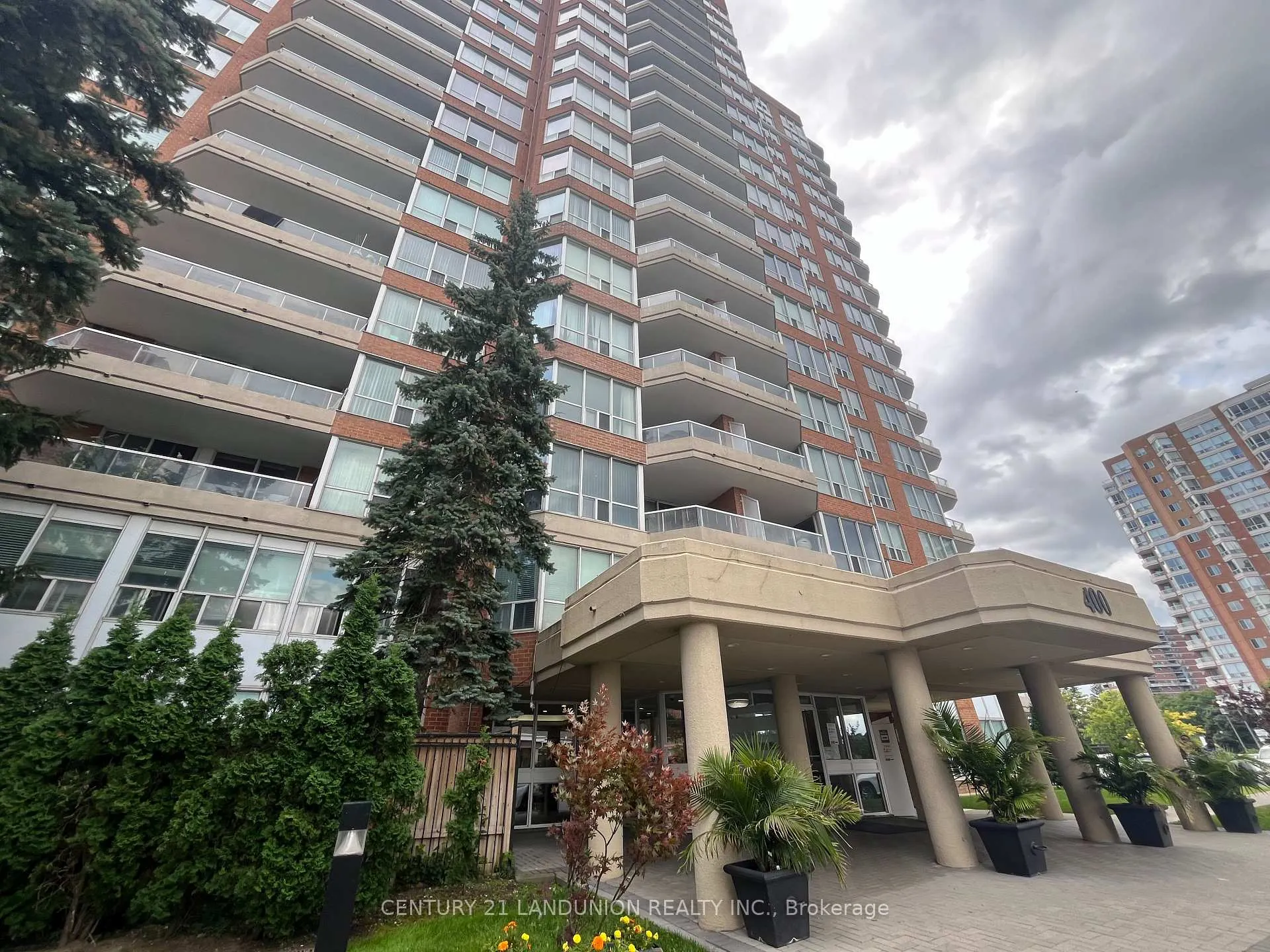 Front of Unit 1810, 400 McLevin Avenue
