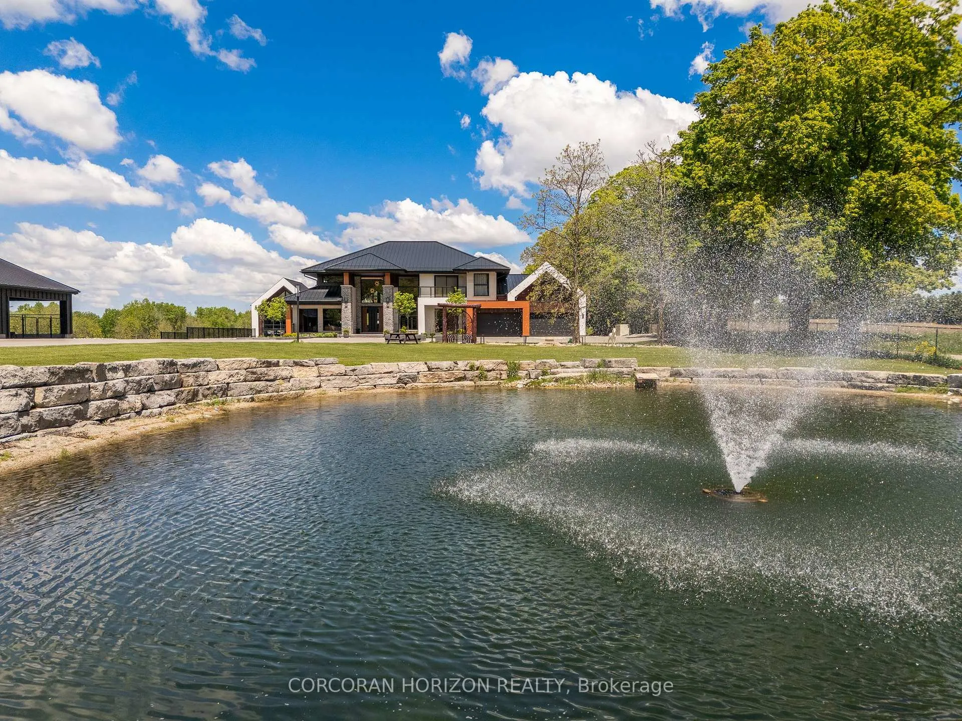Photo 2 of 6576 Wellington County Rd 34, Puslinch, Puslinch Lake Settlement Areas — HOMEH