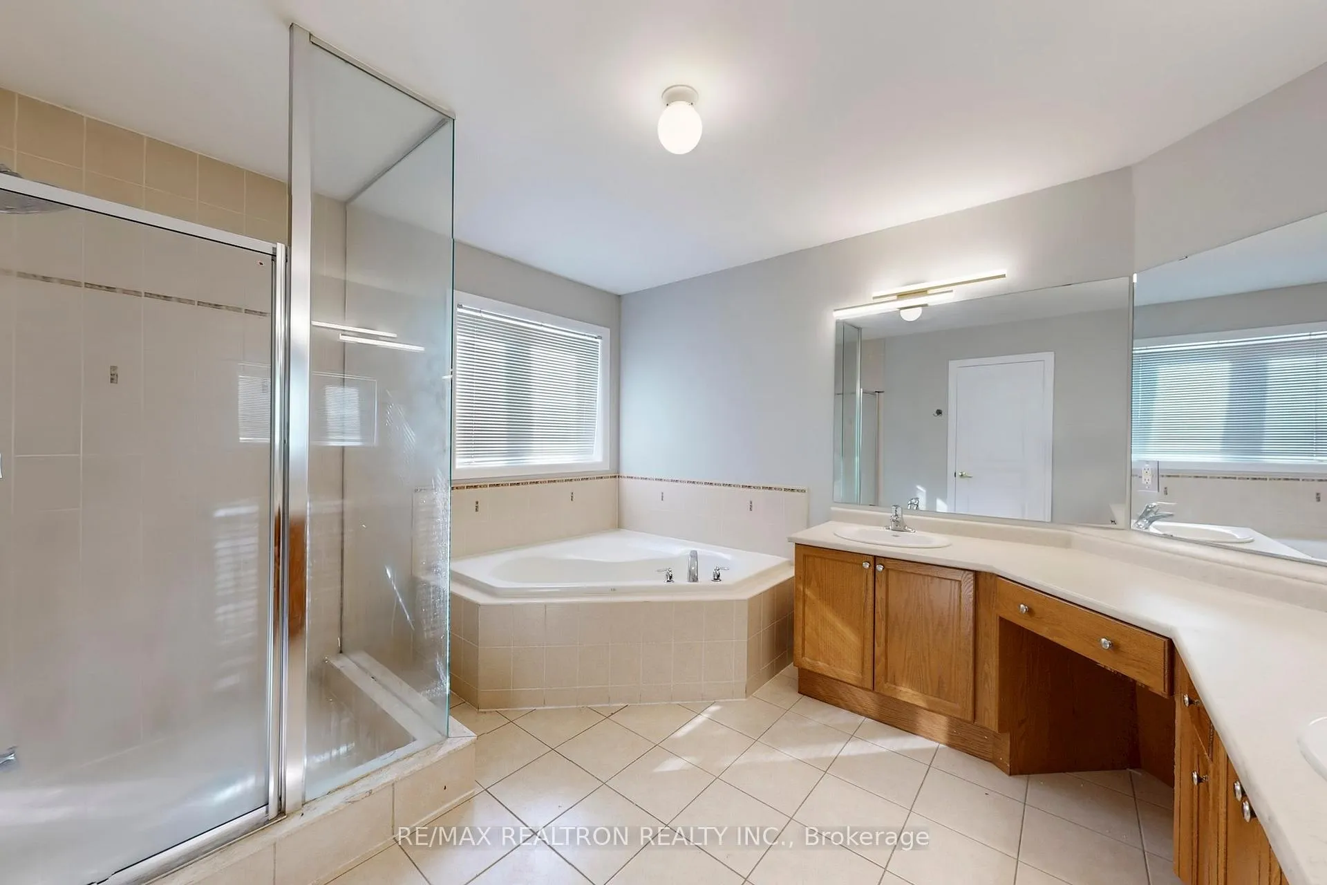 Photo 38 of 145 Stonechurch Crescent, Markham, Box Grove — HOMEH