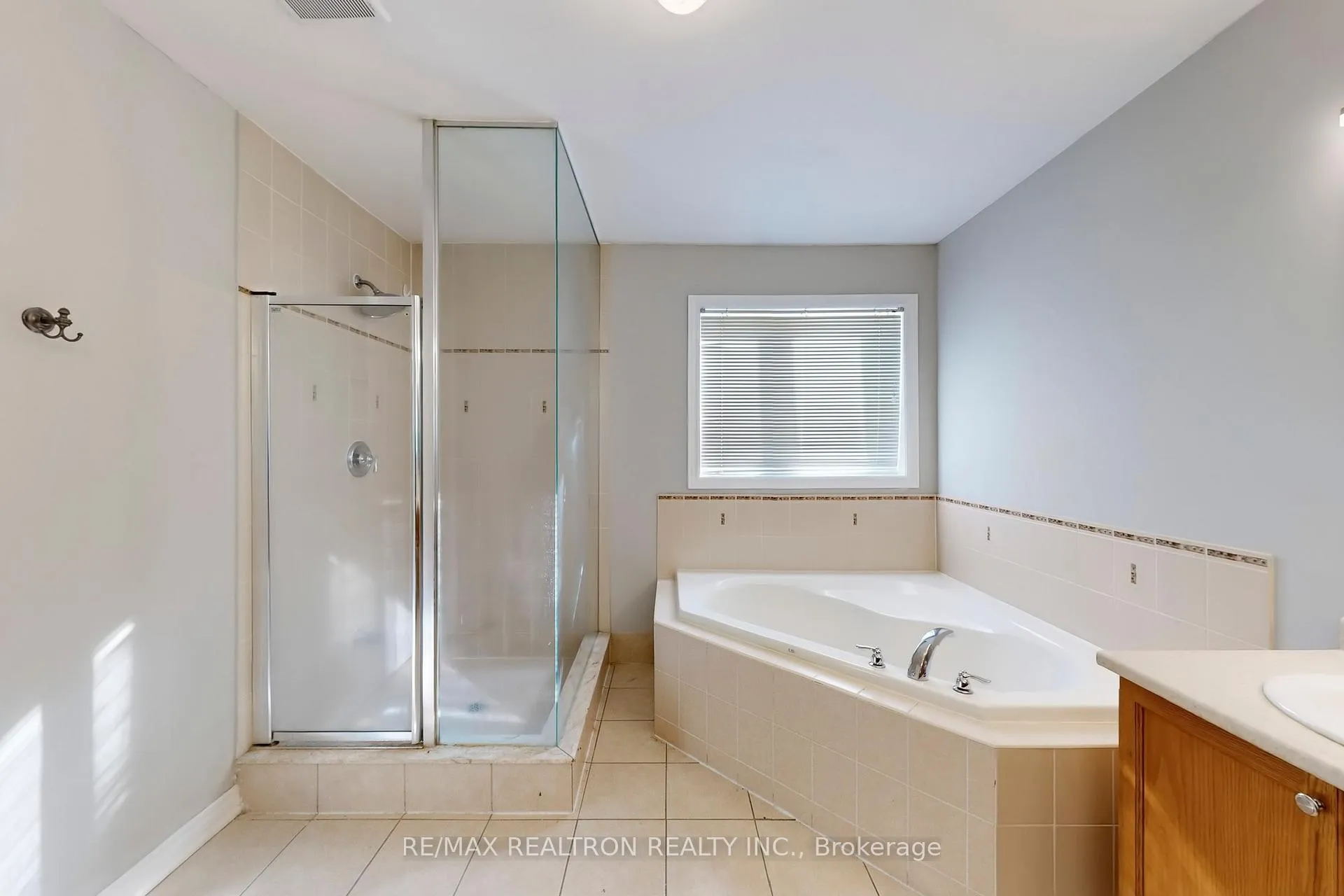 Photo 39 of 145 Stonechurch Crescent, Markham, Box Grove — HOMEH