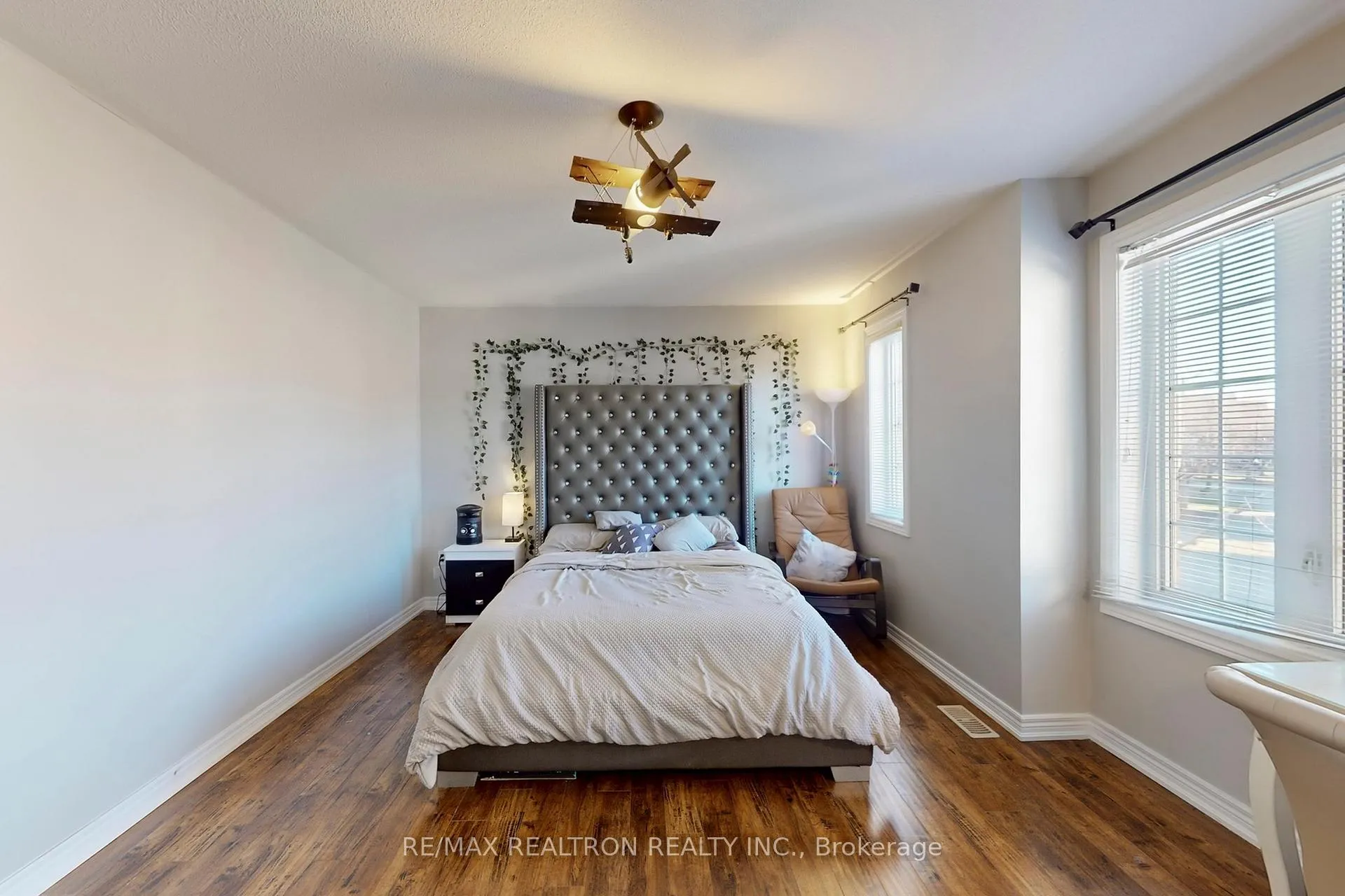 Photo 41 of 145 Stonechurch Crescent, Markham, Box Grove — HOMEH