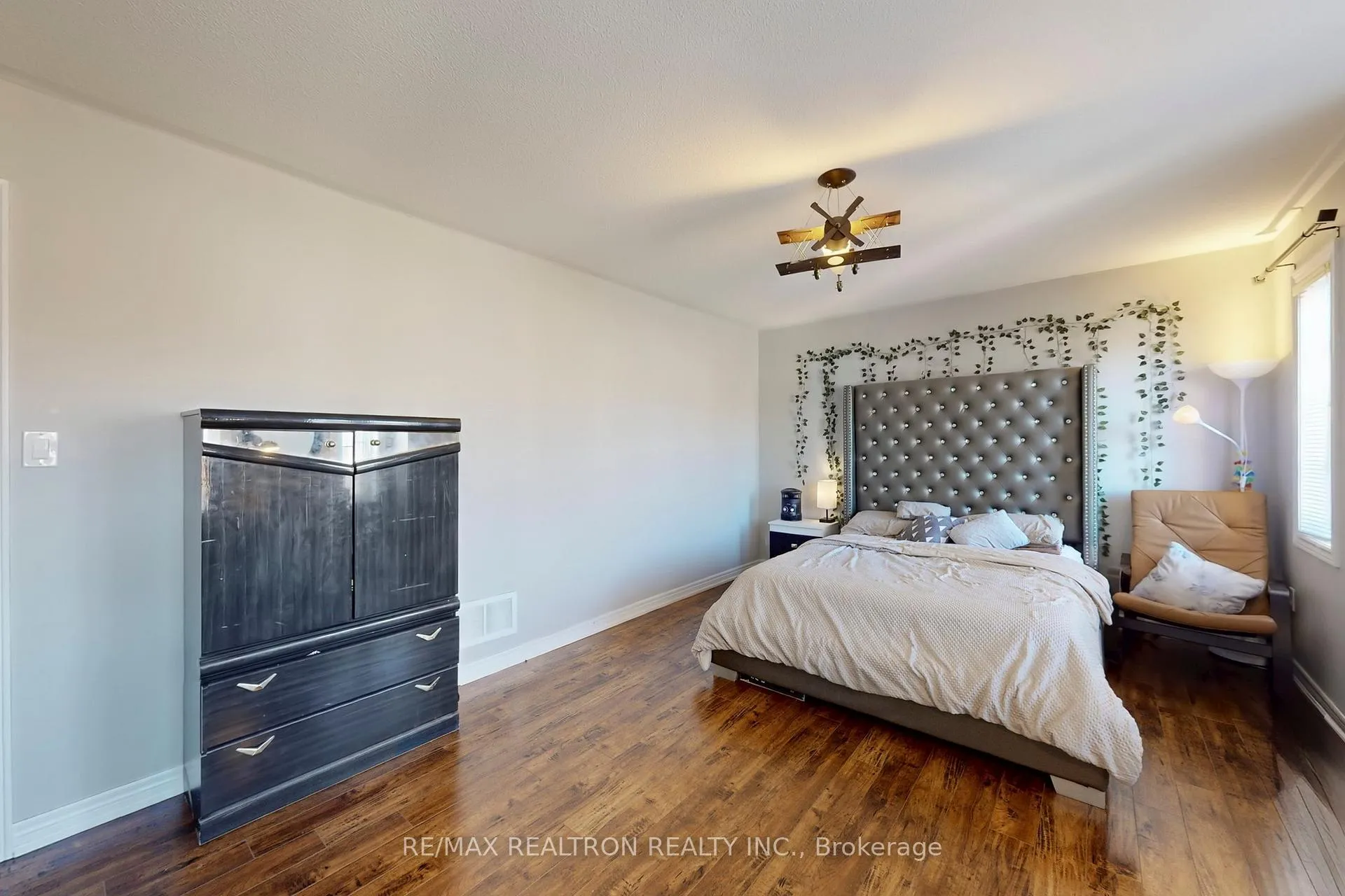 Photo 42 of 145 Stonechurch Crescent, Markham, Box Grove — HOMEH
