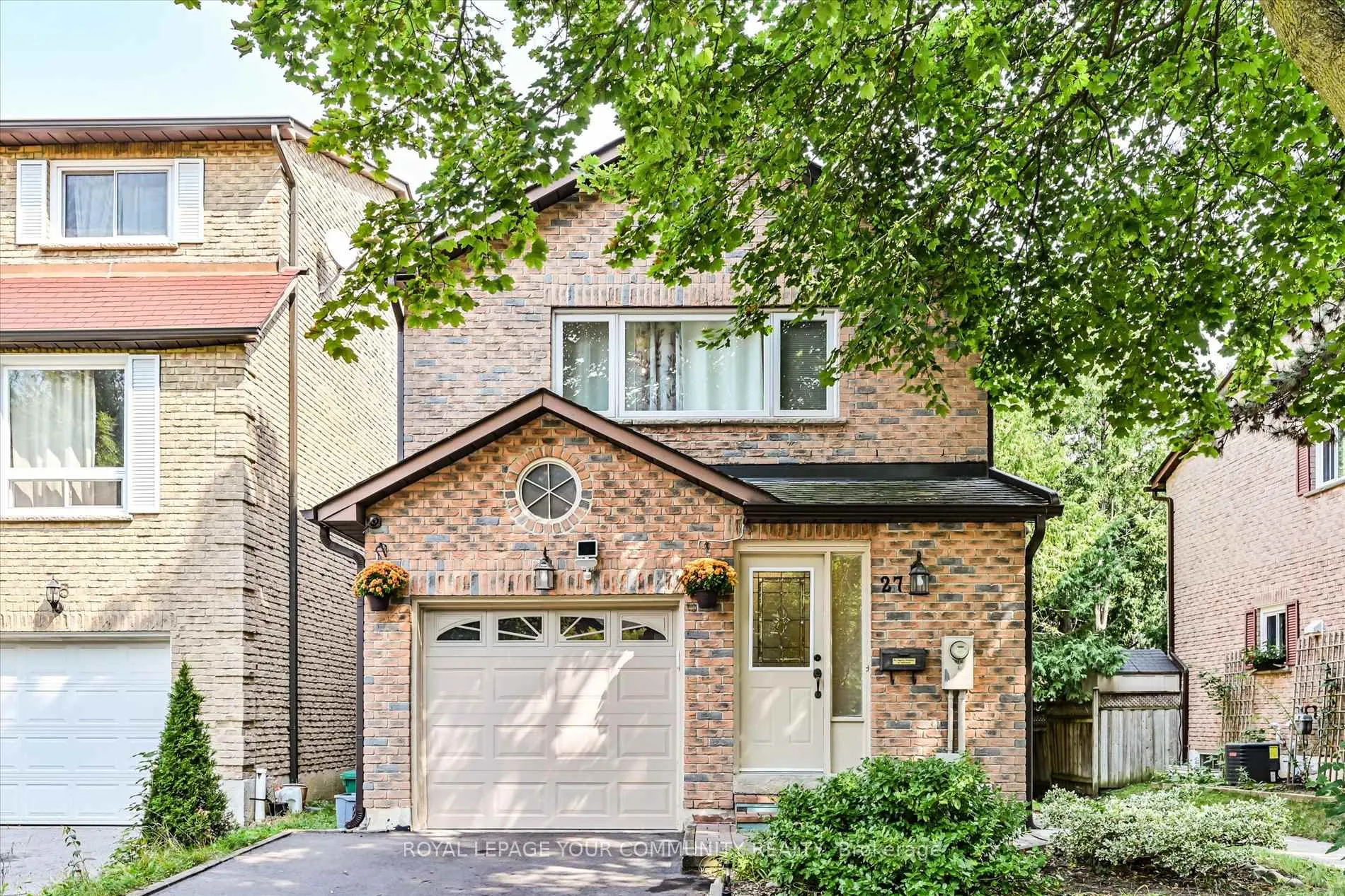 Front of 27 Cottonwood Court