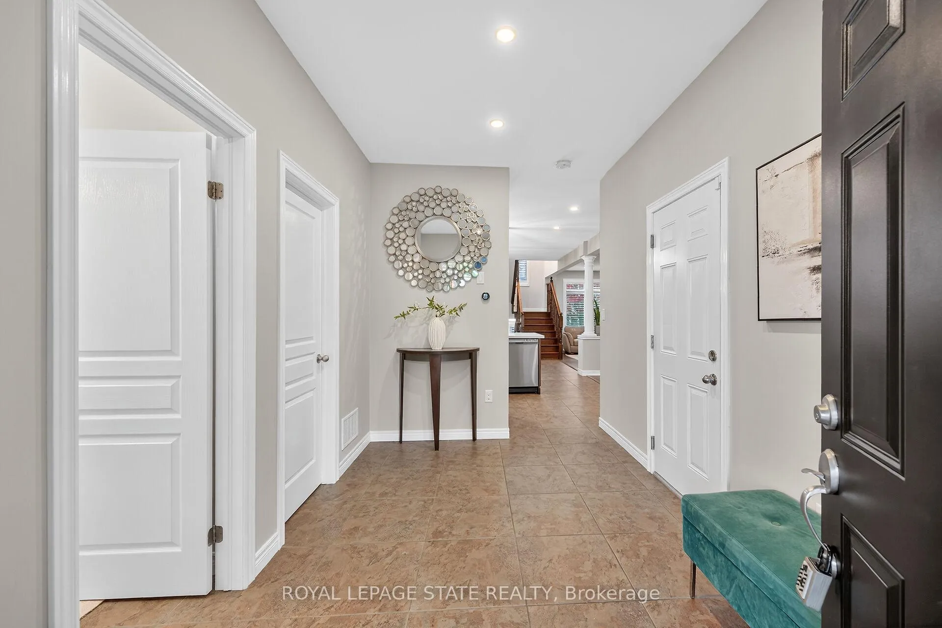 Photo 2 of 181 Springview Drive, Hamilton, Waterdown — HOMEH