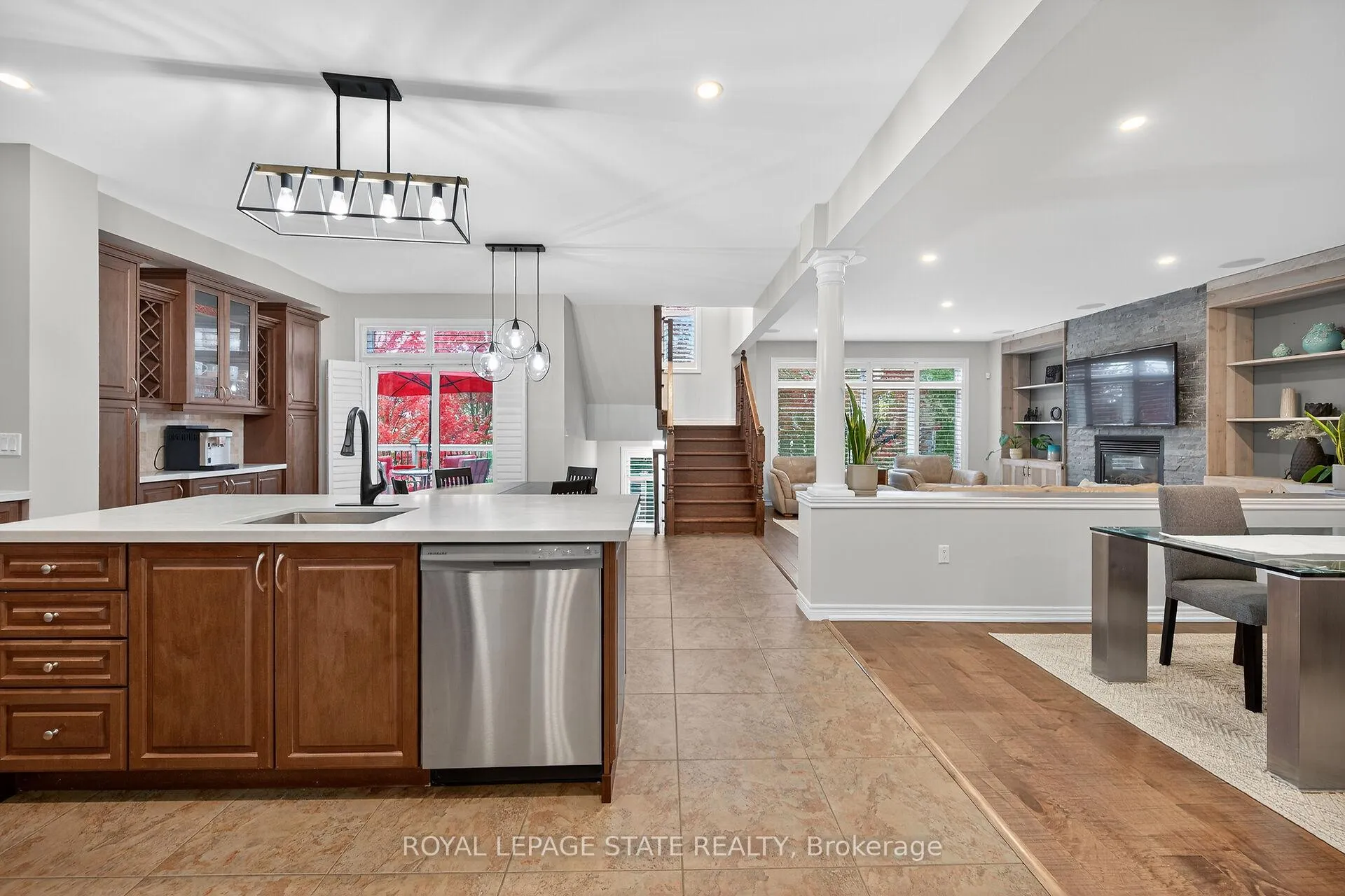 Photo 3 of 181 Springview Drive, Hamilton, Waterdown — HOMEH
