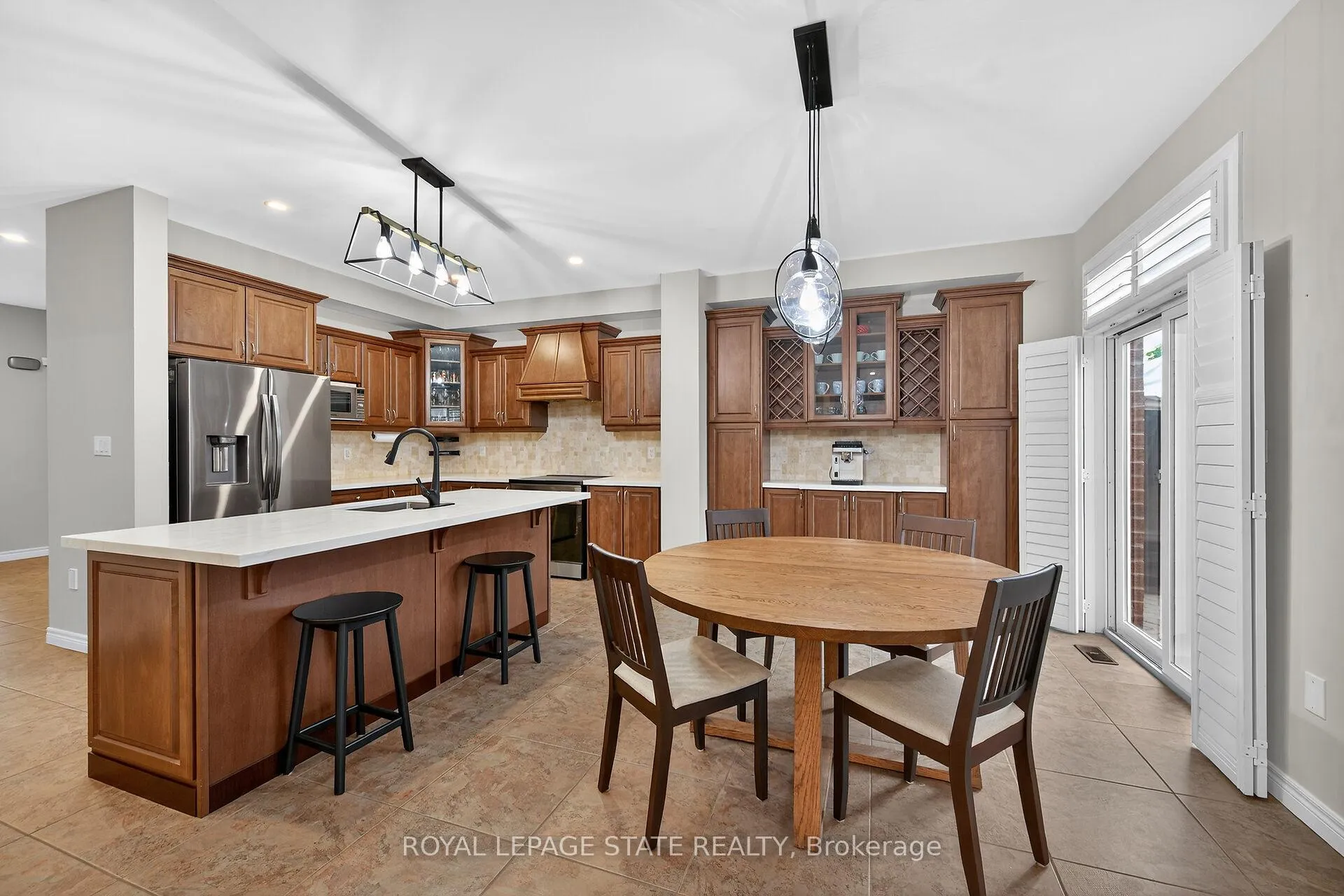Photo 4 of 181 Springview Drive, Hamilton, Waterdown — HOMEH
