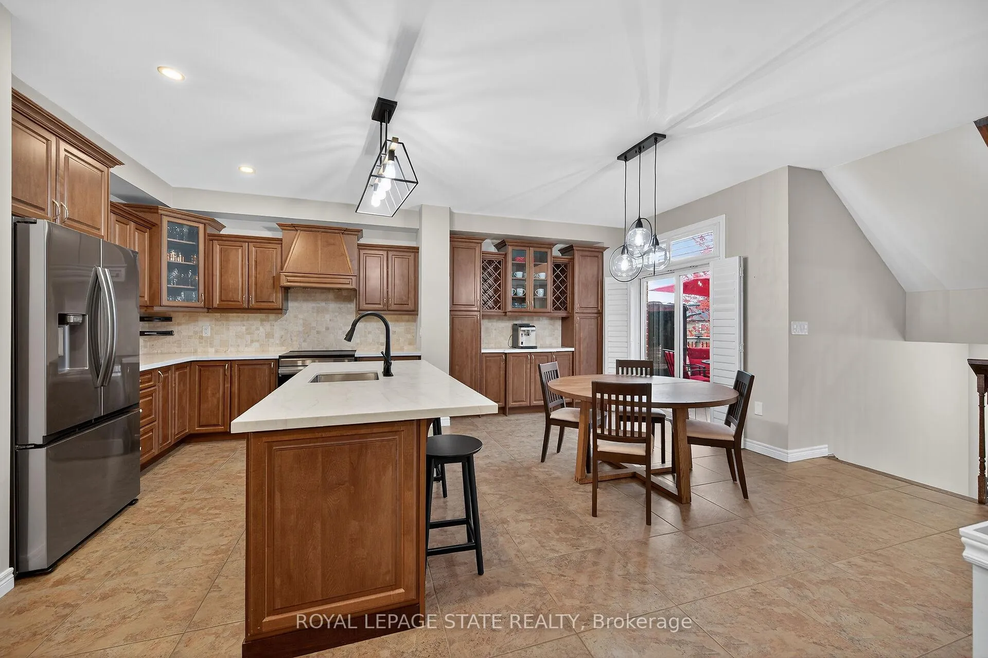 Photo 5 of 181 Springview Drive, Hamilton, Waterdown — HOMEH