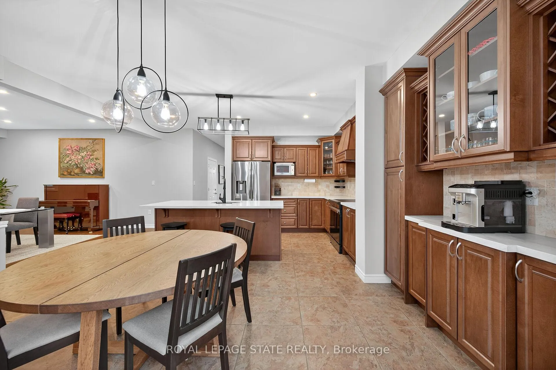 Photo 6 of 181 Springview Drive, Hamilton, Waterdown — HOMEH