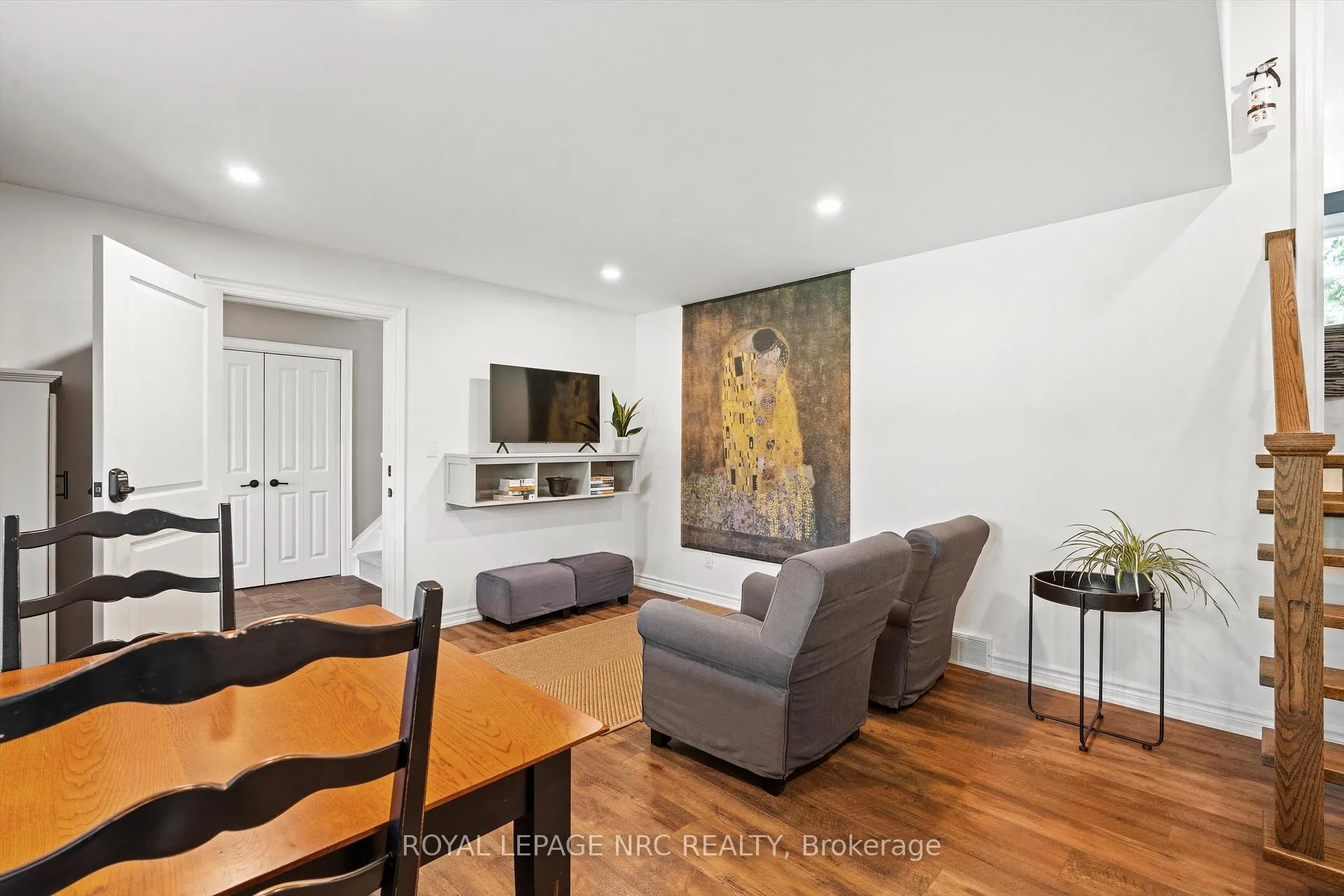 Photo 27 of 42 The Cedars, St. Catharines, Vine/Linwell — HOMEH
