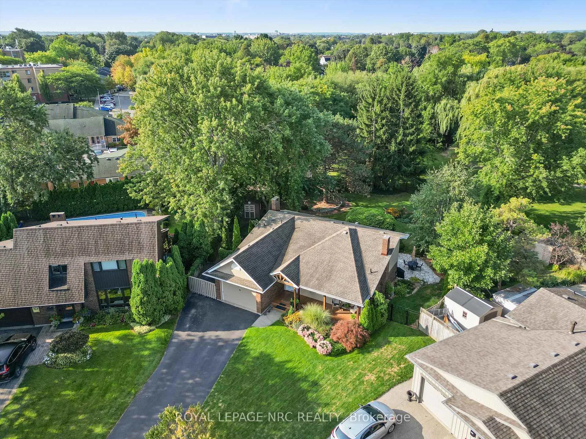 Photo 34 of 42 The Cedars, St. Catharines, Vine/Linwell — HOMEH