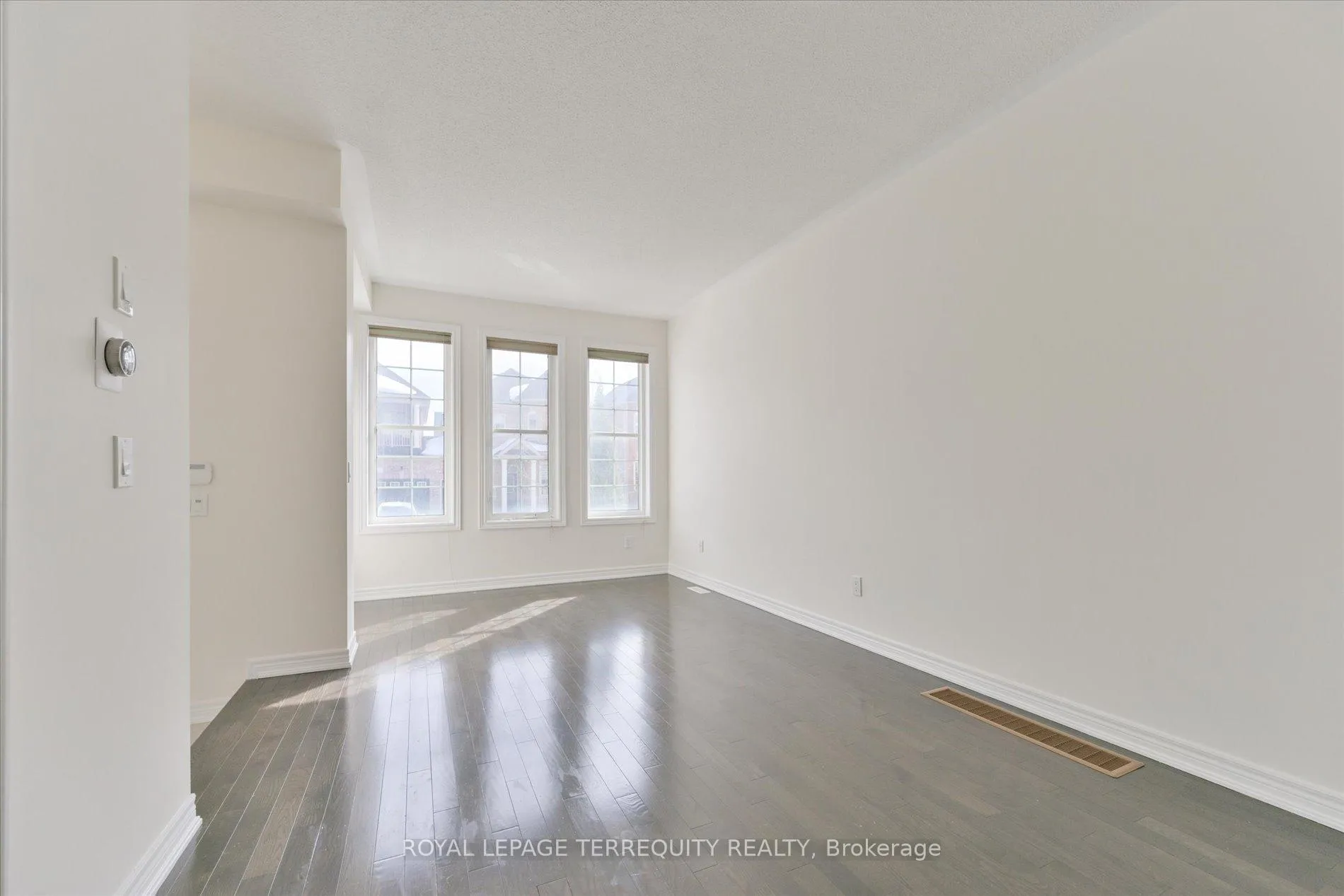 Photo 5 of 34 Tufo Avenue, Markham, Victoria Square — HOMEH