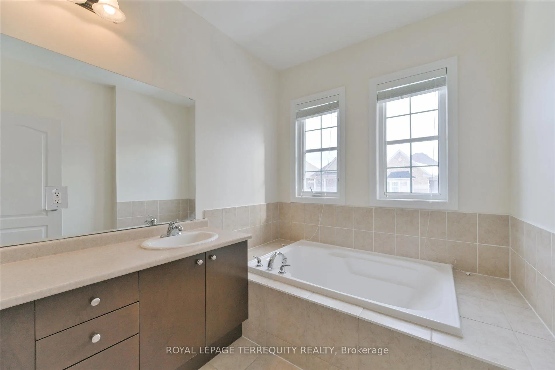 Photo 22 of 34 Tufo Avenue, Markham, Victoria Square — HOMEH