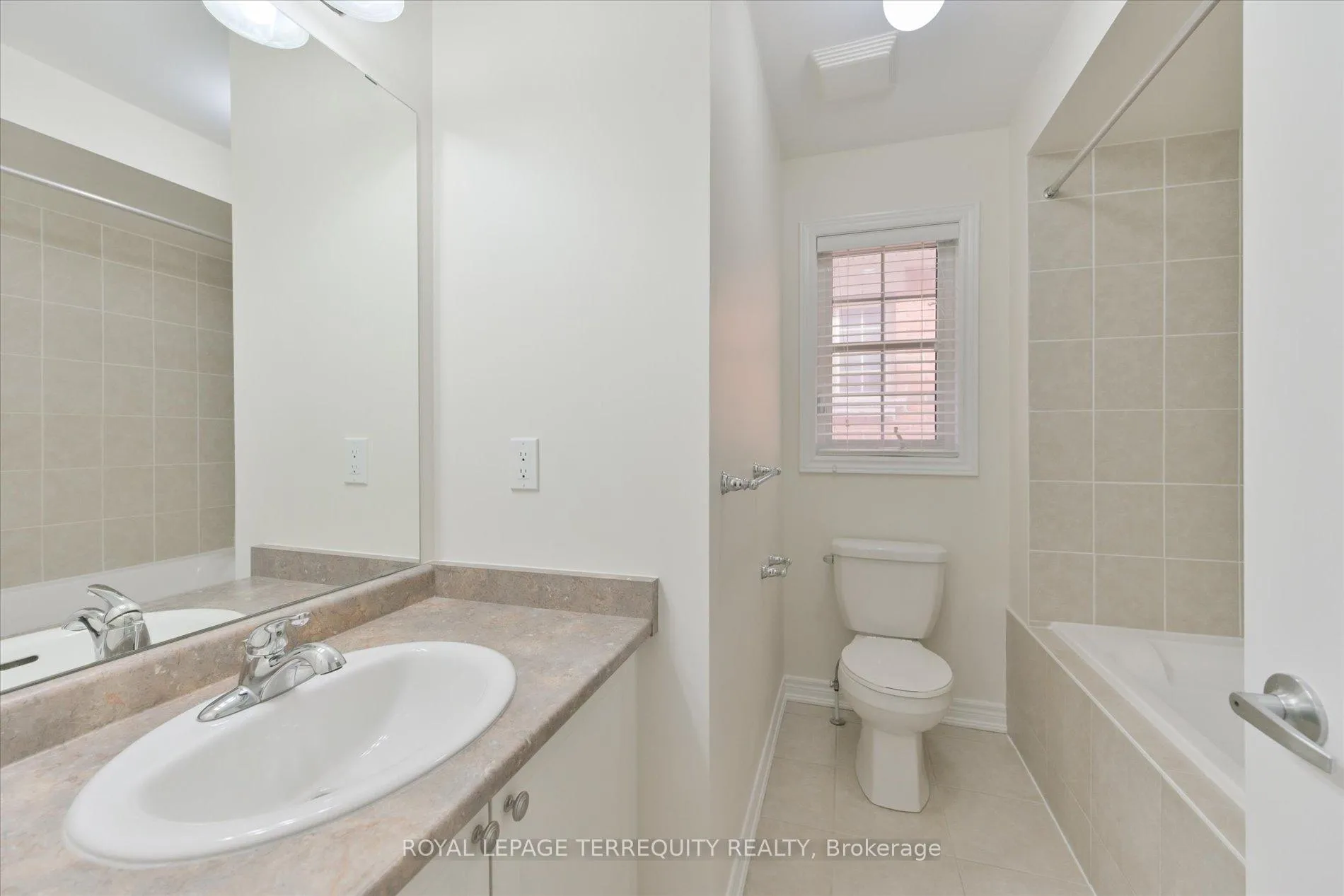 Photo 32 of 34 Tufo Avenue, Markham, Victoria Square — HOMEH