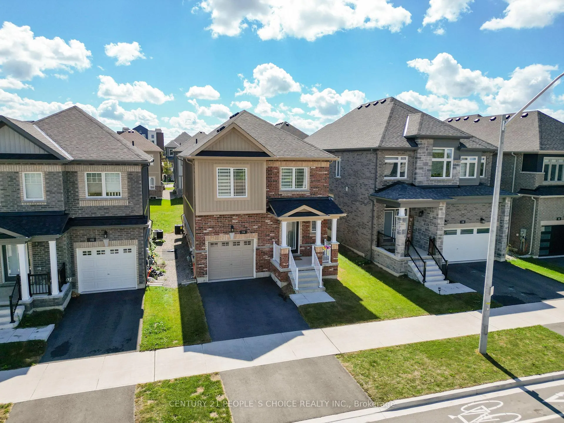 Photo 2 of 114 Mabern Street, Barrie, Rural Barrie Southwest — HOMEH