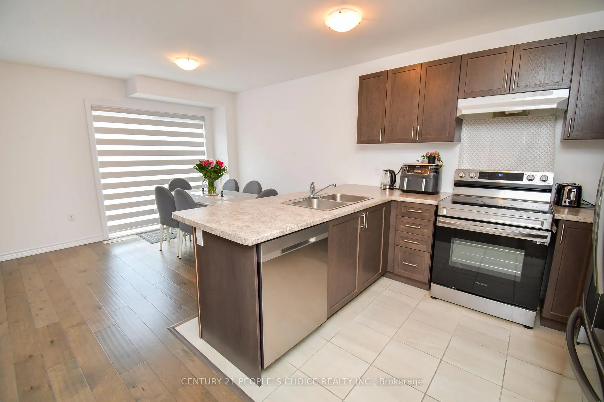 Photo 6 of 114 Mabern Street, Barrie, Rural Barrie Southwest — HOMEH