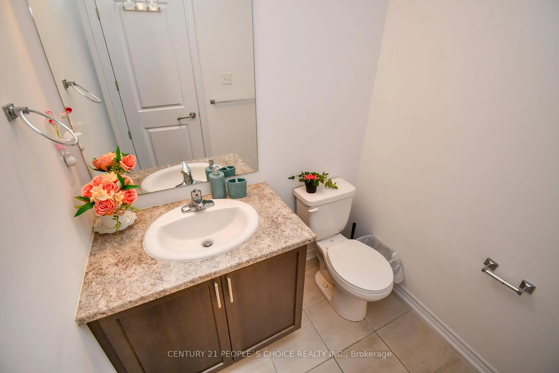 Photo 10 of 114 Mabern Street, Barrie, Rural Barrie Southwest — HOMEH