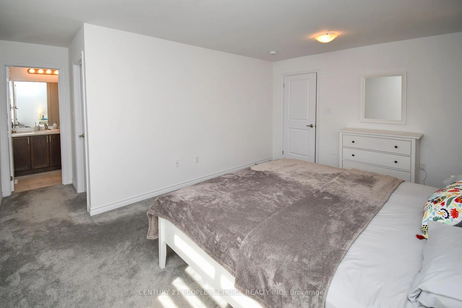 Photo 13 of 114 Mabern Street, Barrie, Rural Barrie Southwest — HOMEH