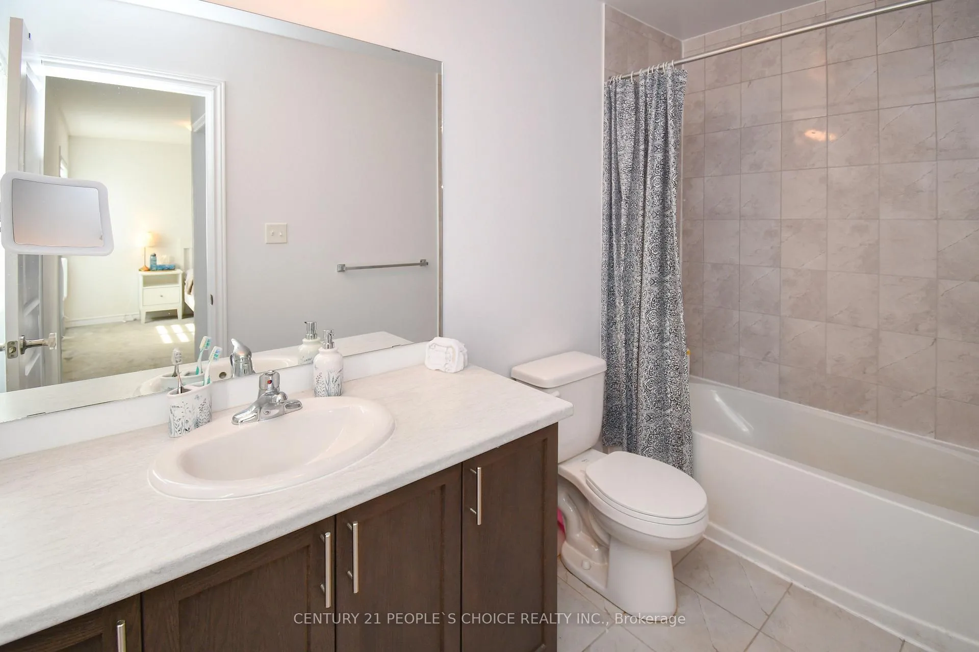 Photo 14 of 114 Mabern Street, Barrie, Rural Barrie Southwest — HOMEH