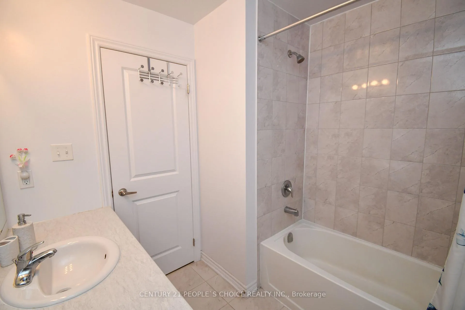 Photo 15 of 114 Mabern Street, Barrie, Rural Barrie Southwest — HOMEH