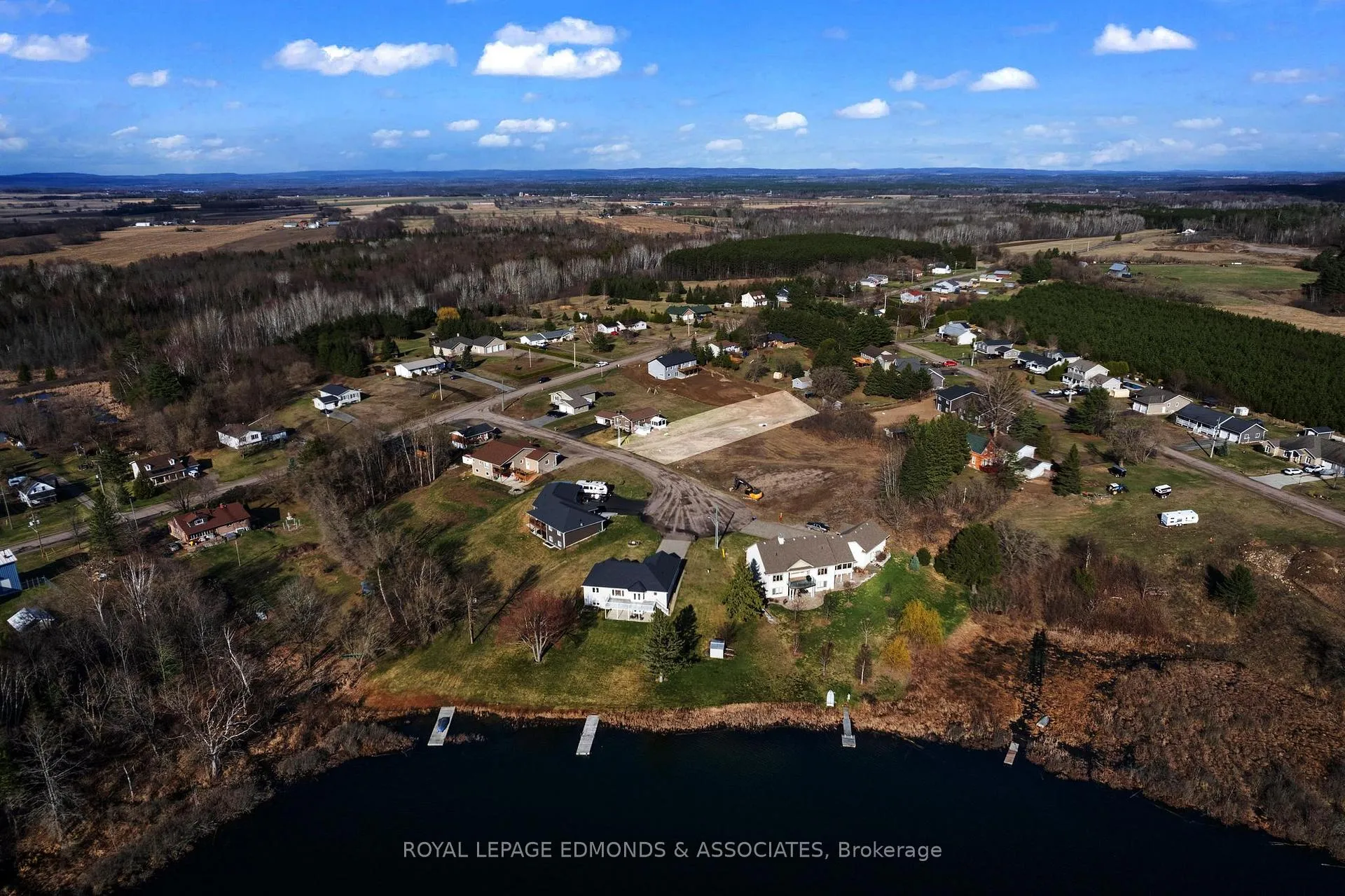 Photo 2 of 5 Mapleview Court, Whitewater Region, Beachburg — HOMEH