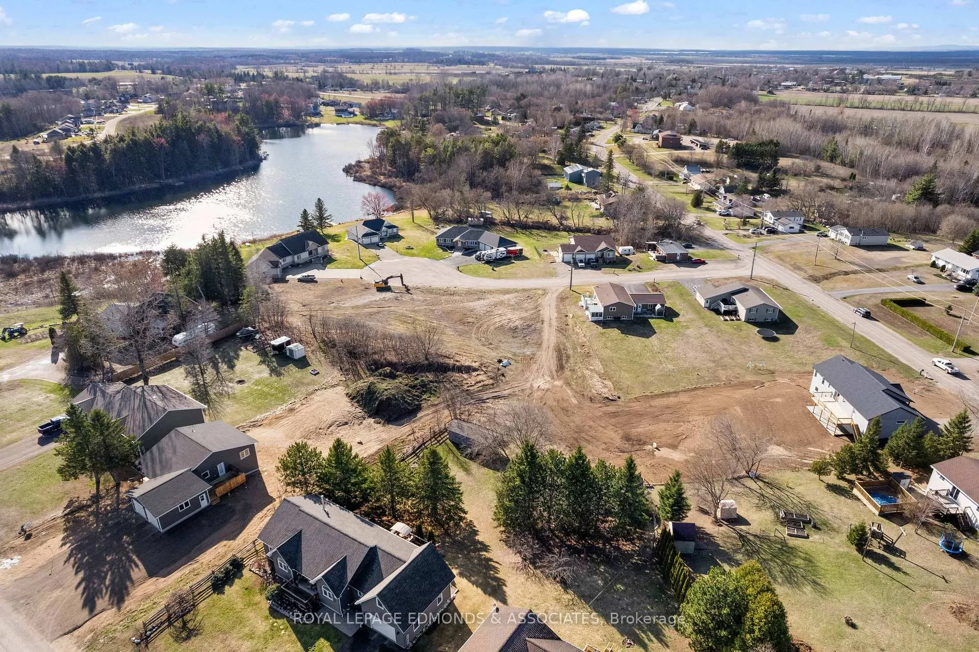 Photo 4 of 5 Mapleview Court, Whitewater Region, Beachburg — HOMEH