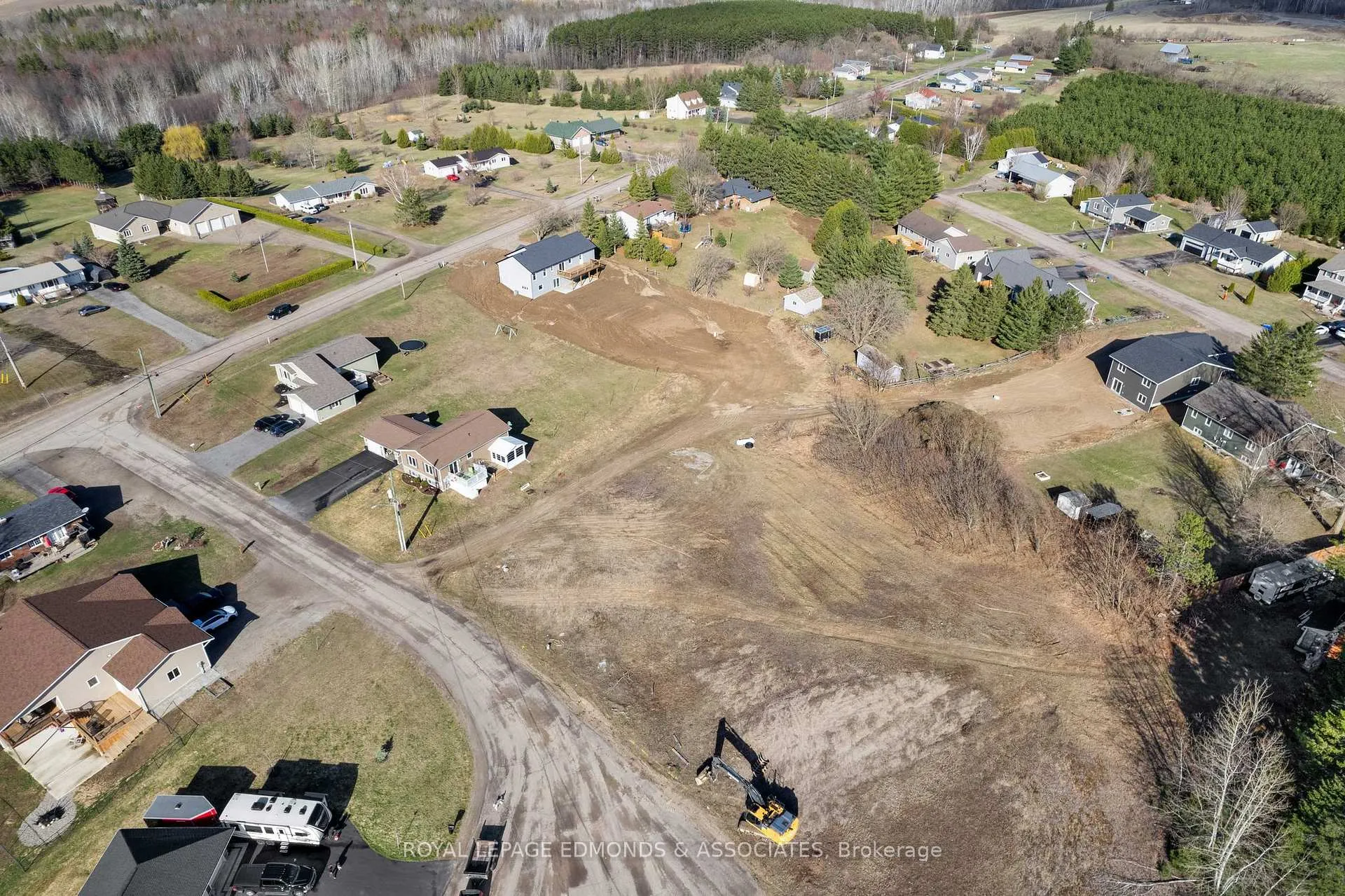 Photo 6 of 5 Mapleview Court, Whitewater Region, Beachburg — HOMEH