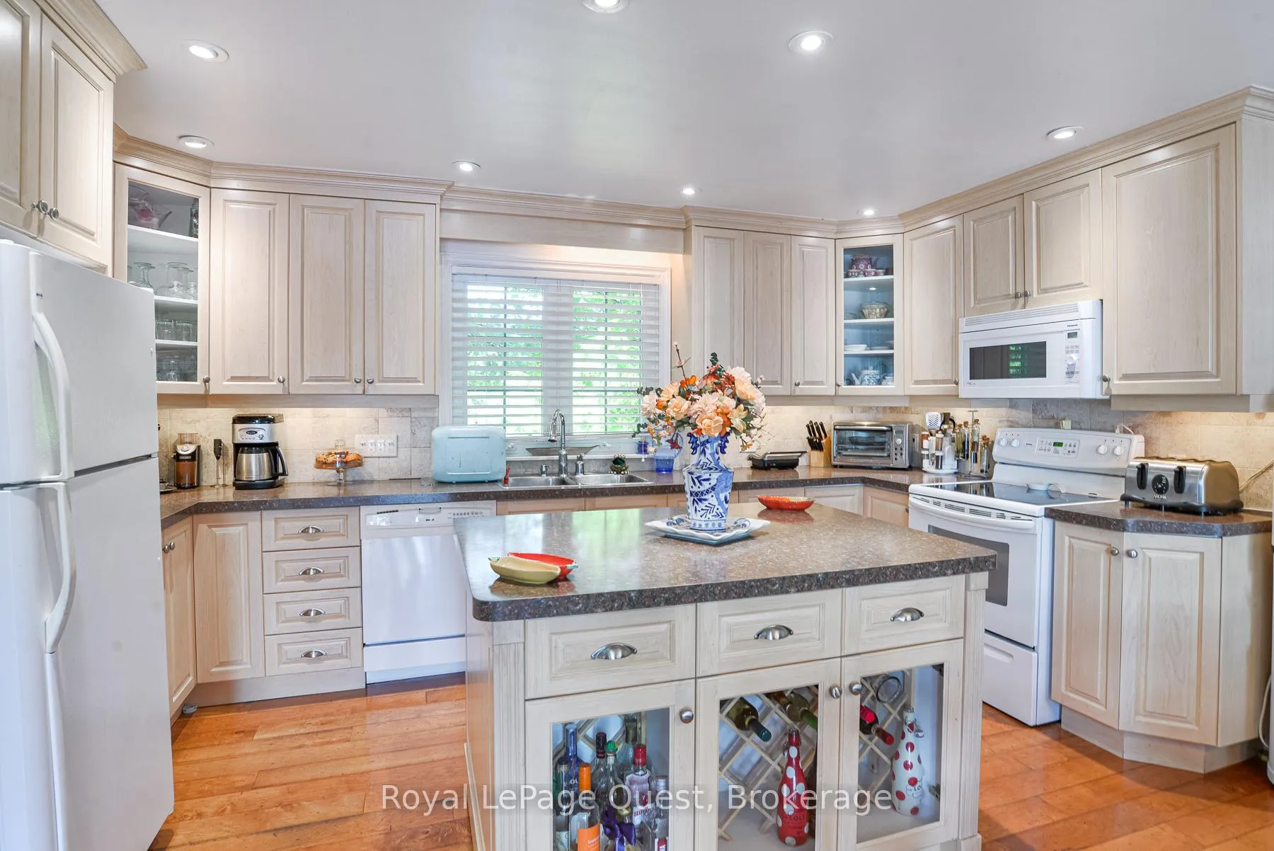 Photo 16 of 1 Island 4SR, Gravenhurst, Wood (Gravenhurst) — HOMEH
