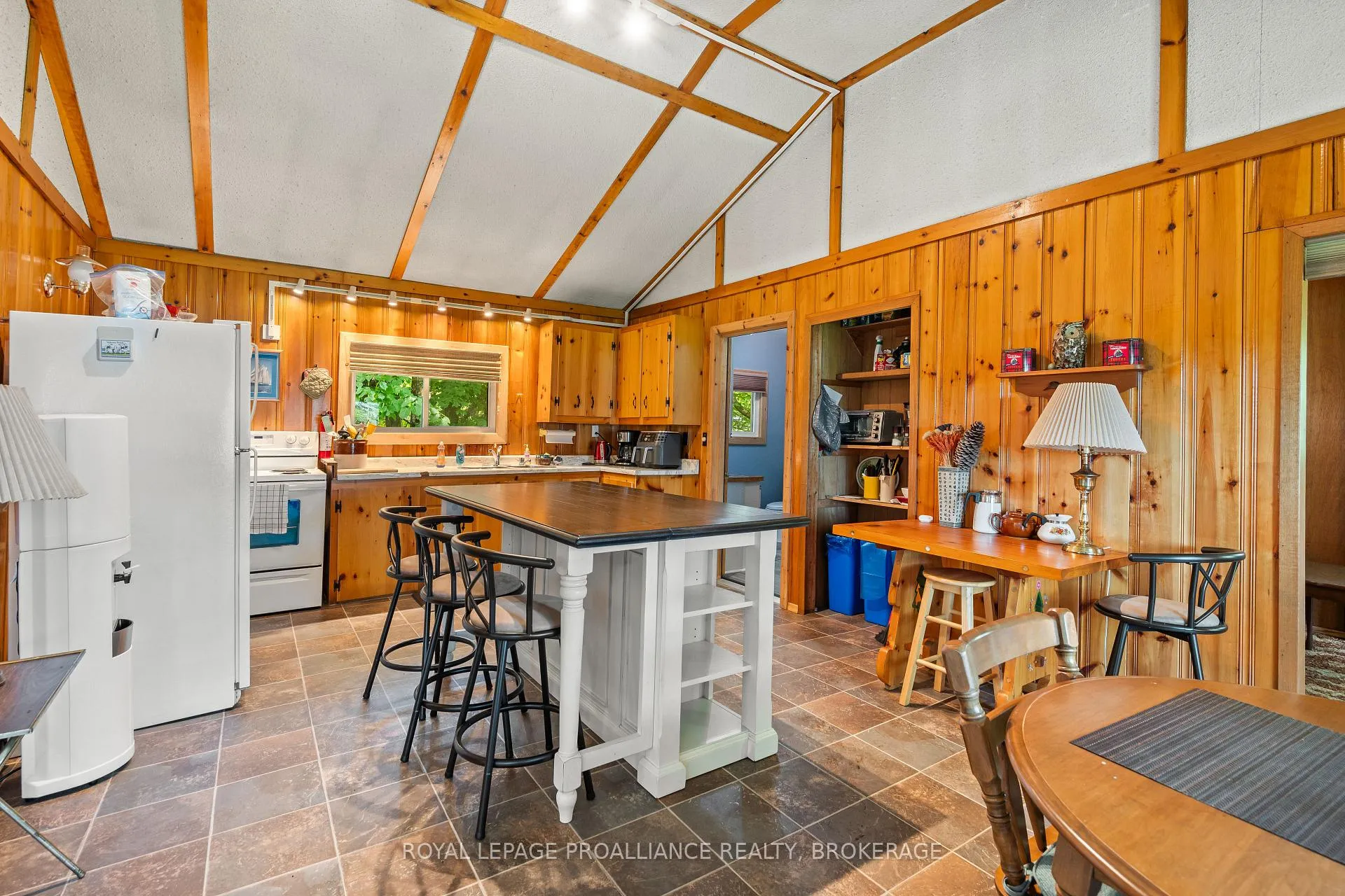Photo 18 of 1057 Marble Lake Road, Frontenac, Frontenac North — HOMEH