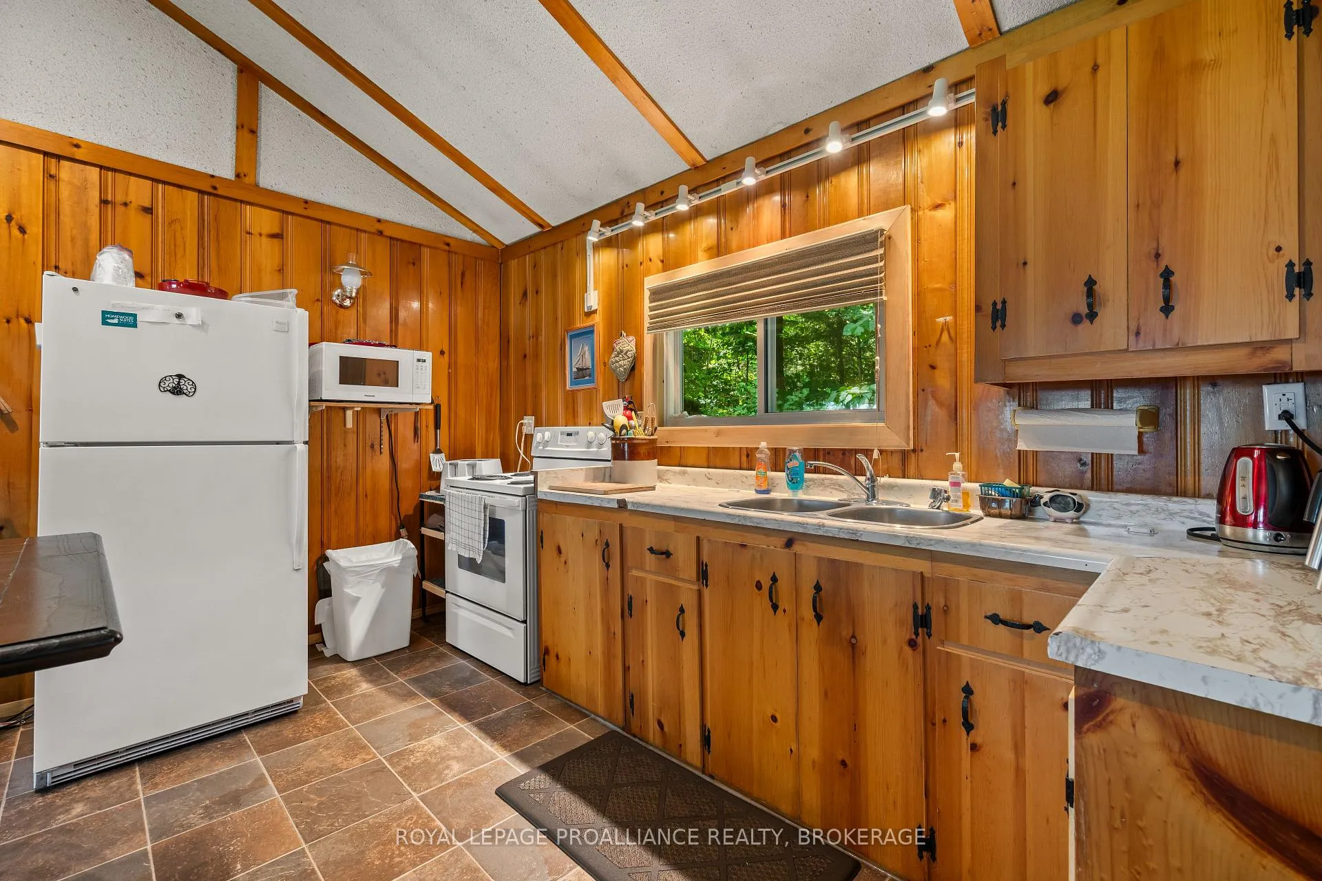 Photo 19 of 1057 Marble Lake Road, Frontenac, Frontenac North — HOMEH