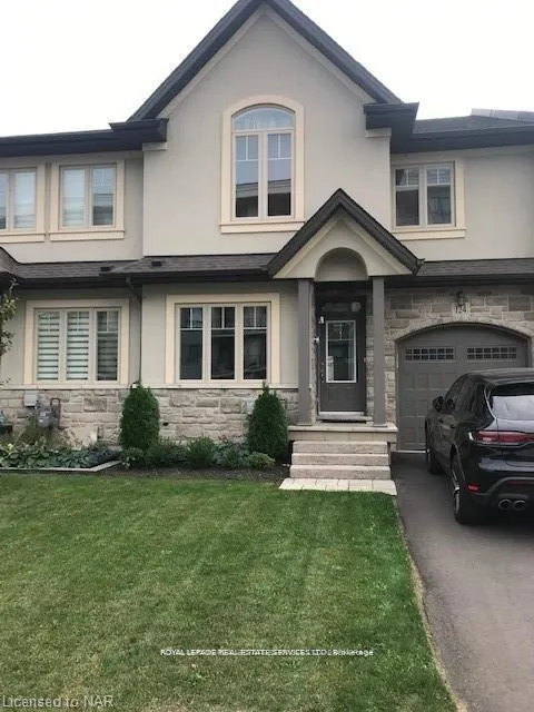 Front of 124 Shoreview Place